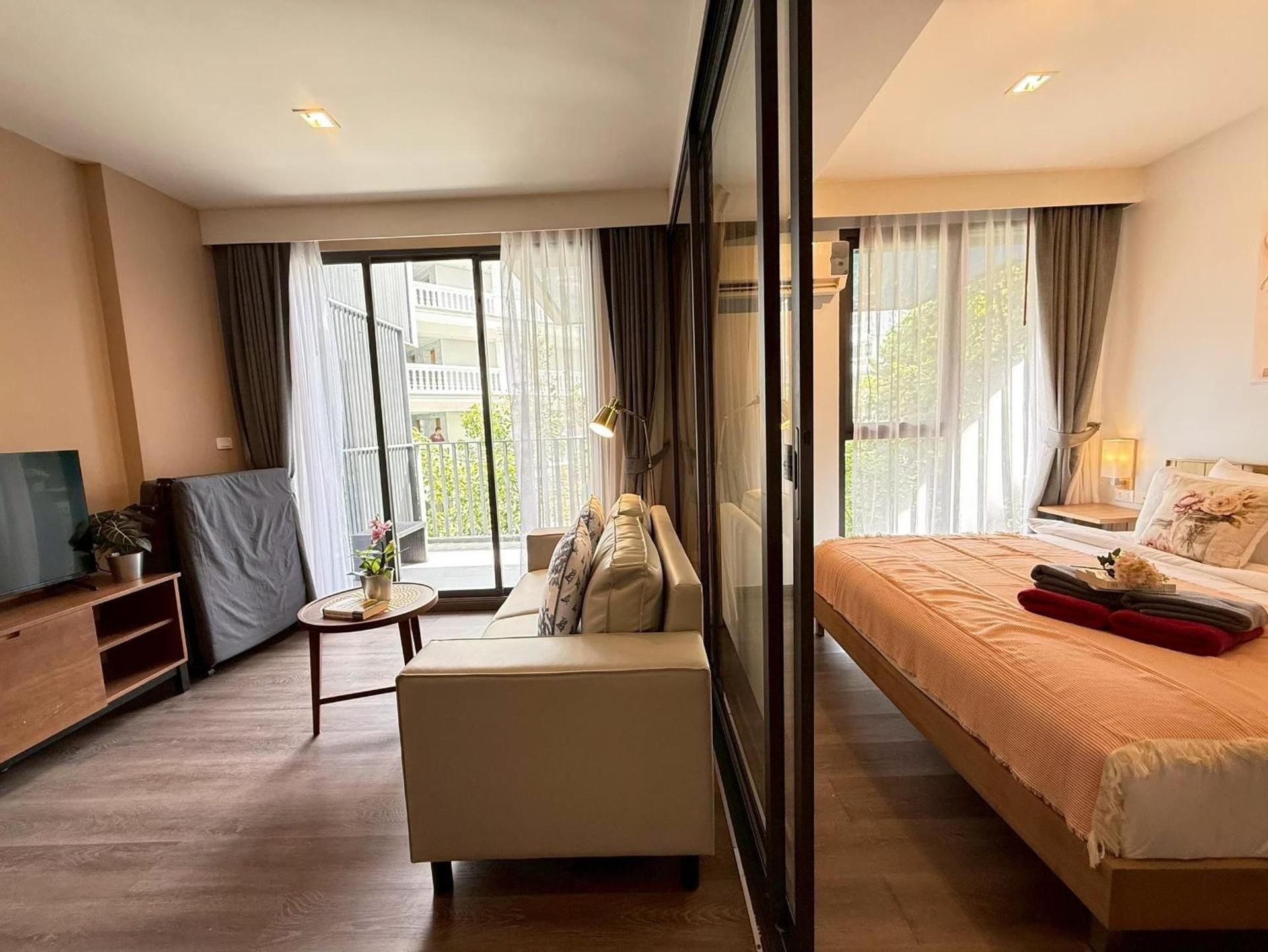 The Deck Patong Phuket by Mickey One-Bedroom Apartment with Garden