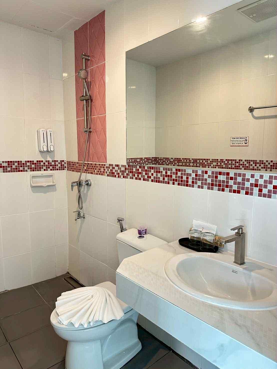 Jellyfish Residence Patong Superior King Bed, City View 3