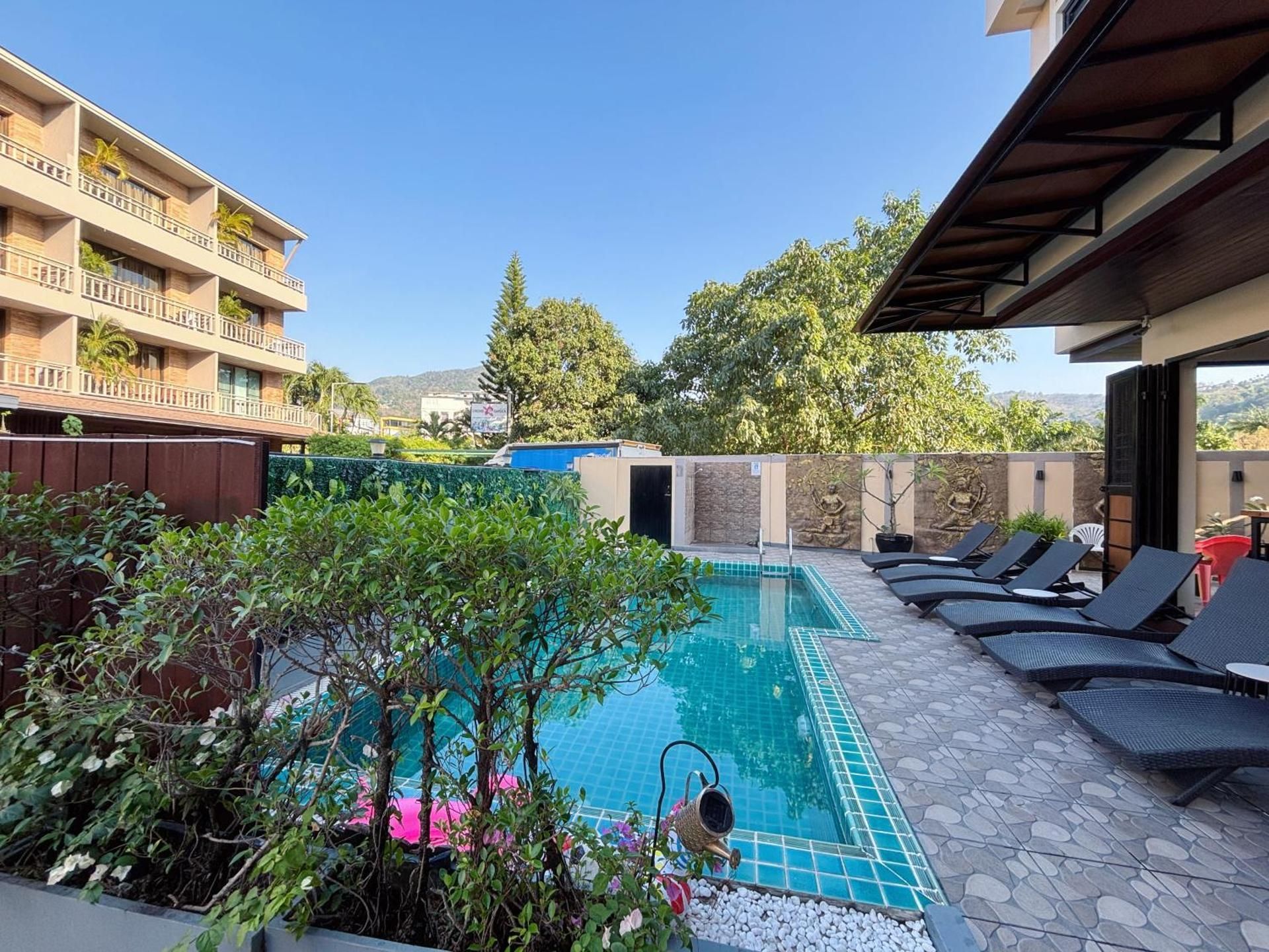 Swimming Pool Apartment Hotel