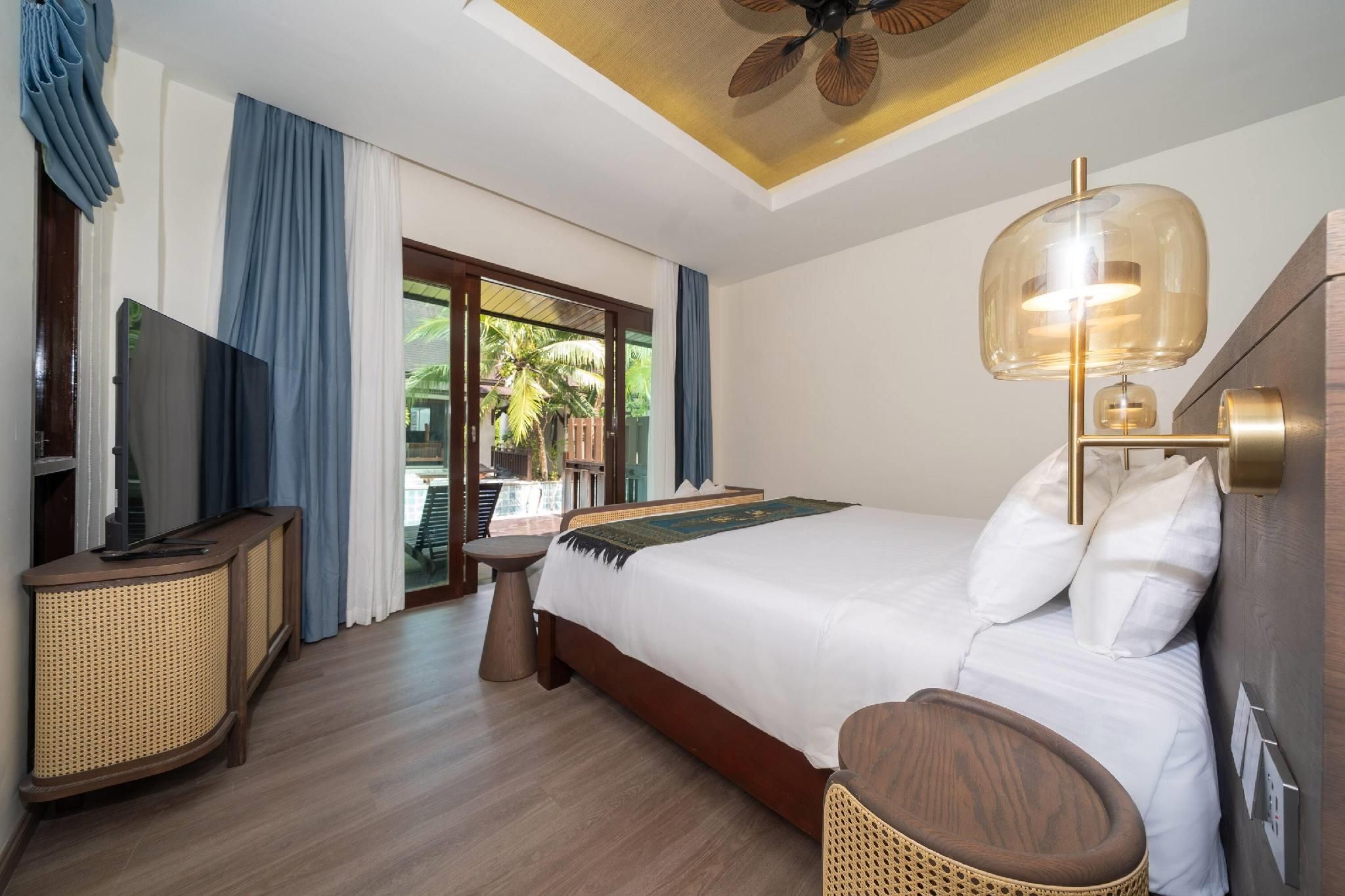 Villa, Pool Access, 1 King Bed, Bathtub, Non-Smoking