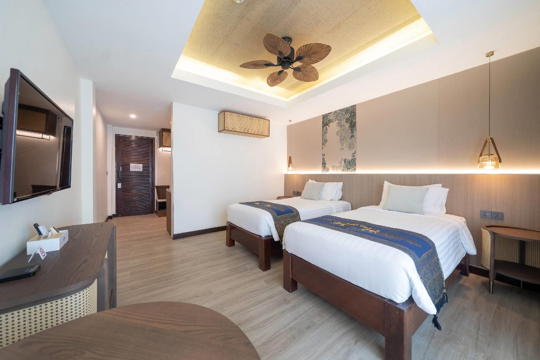 2 Single Beds, Deluxe Room, Pool View, Non-Smoking