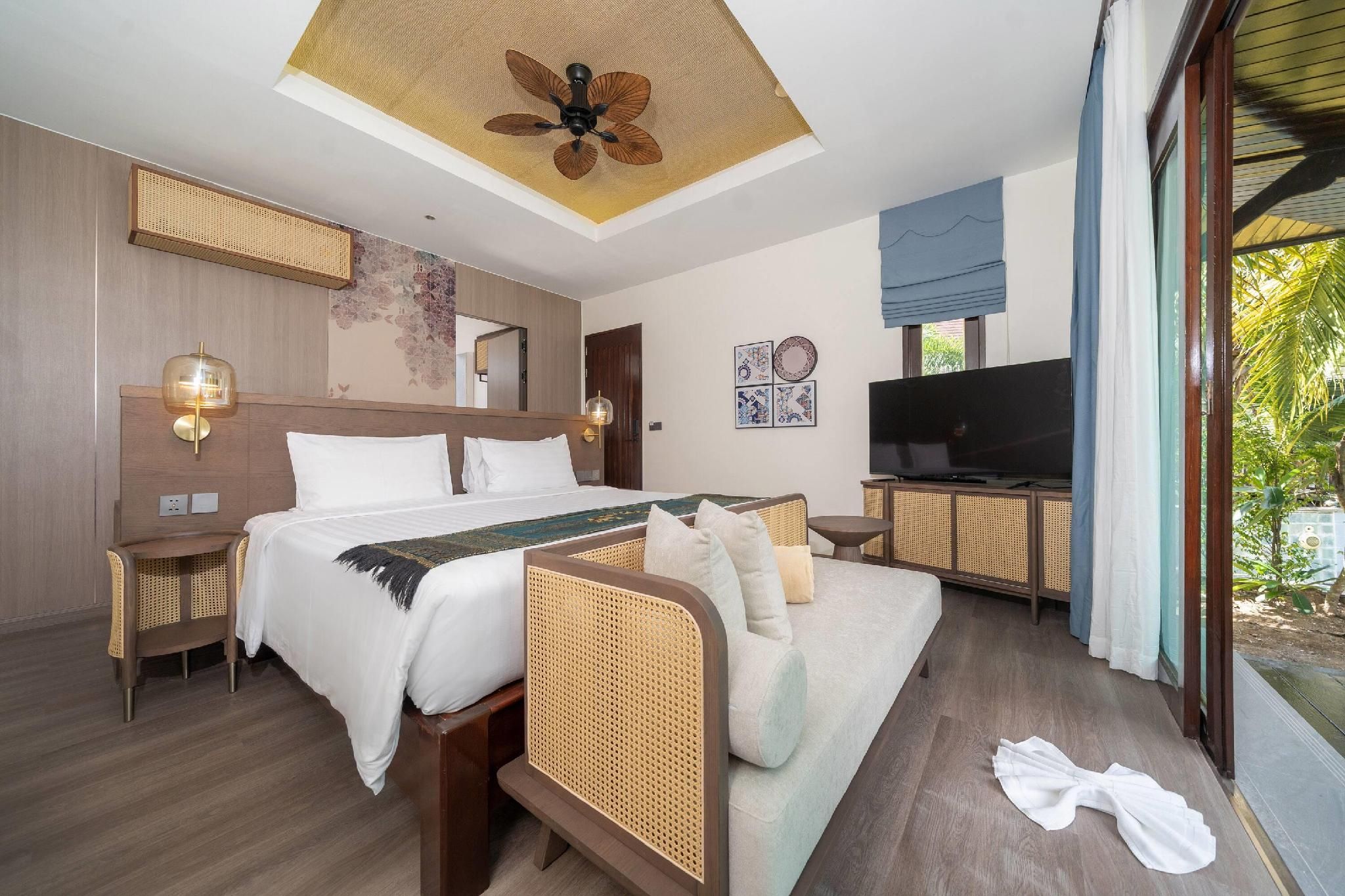 Villa, Pool Access, 1 King Bed, Bathtub, Non-Smoking
