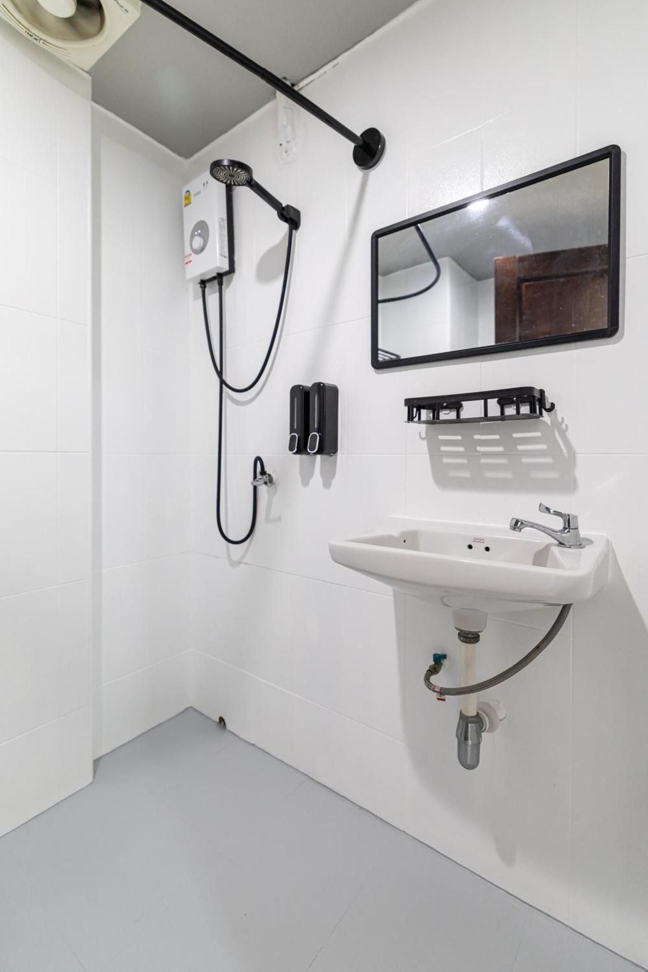 Phuket Five Fortune Holiday Hotel  Deluxe King Room 3