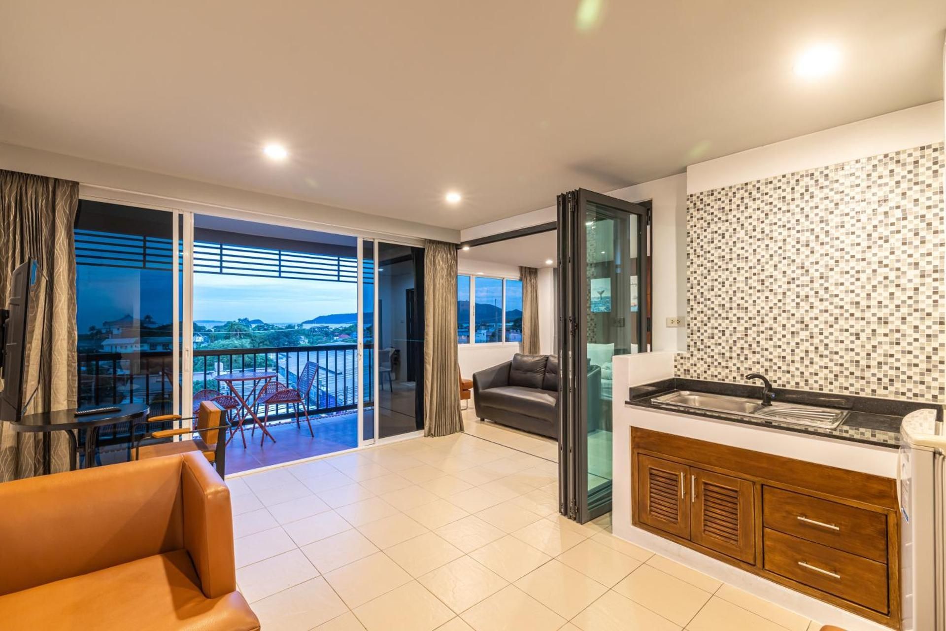 Deluxe Suite with Sea View