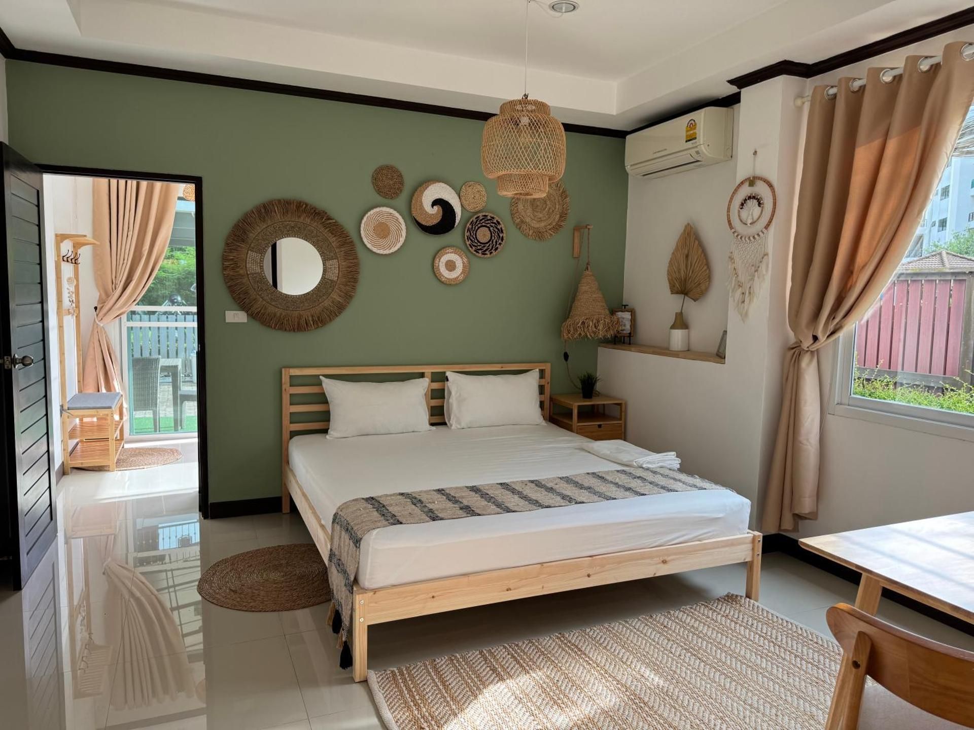 Deluxe One-Bedroom Apartment
