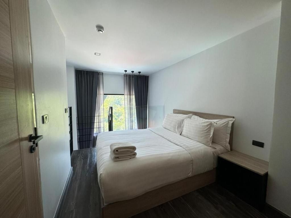 One-Bedroom Loft Apartment with Balcony