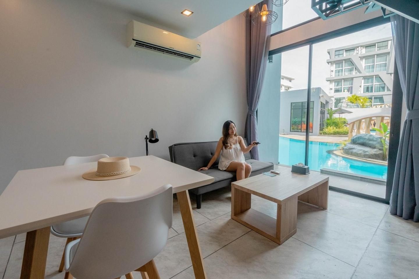 One-Bedroom Apartment with Pool View