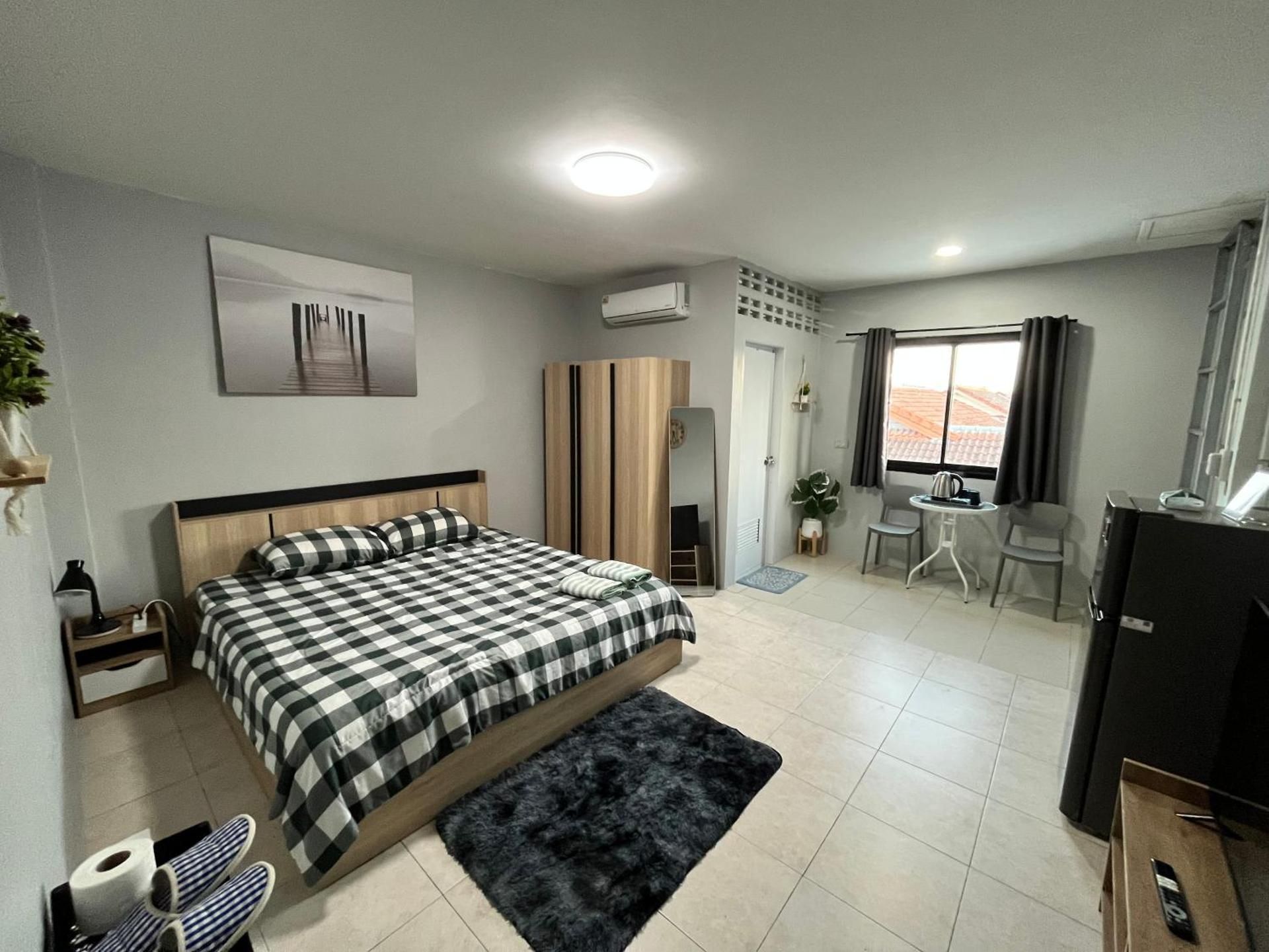 Deluxe One-Bedroom Apartment with City View