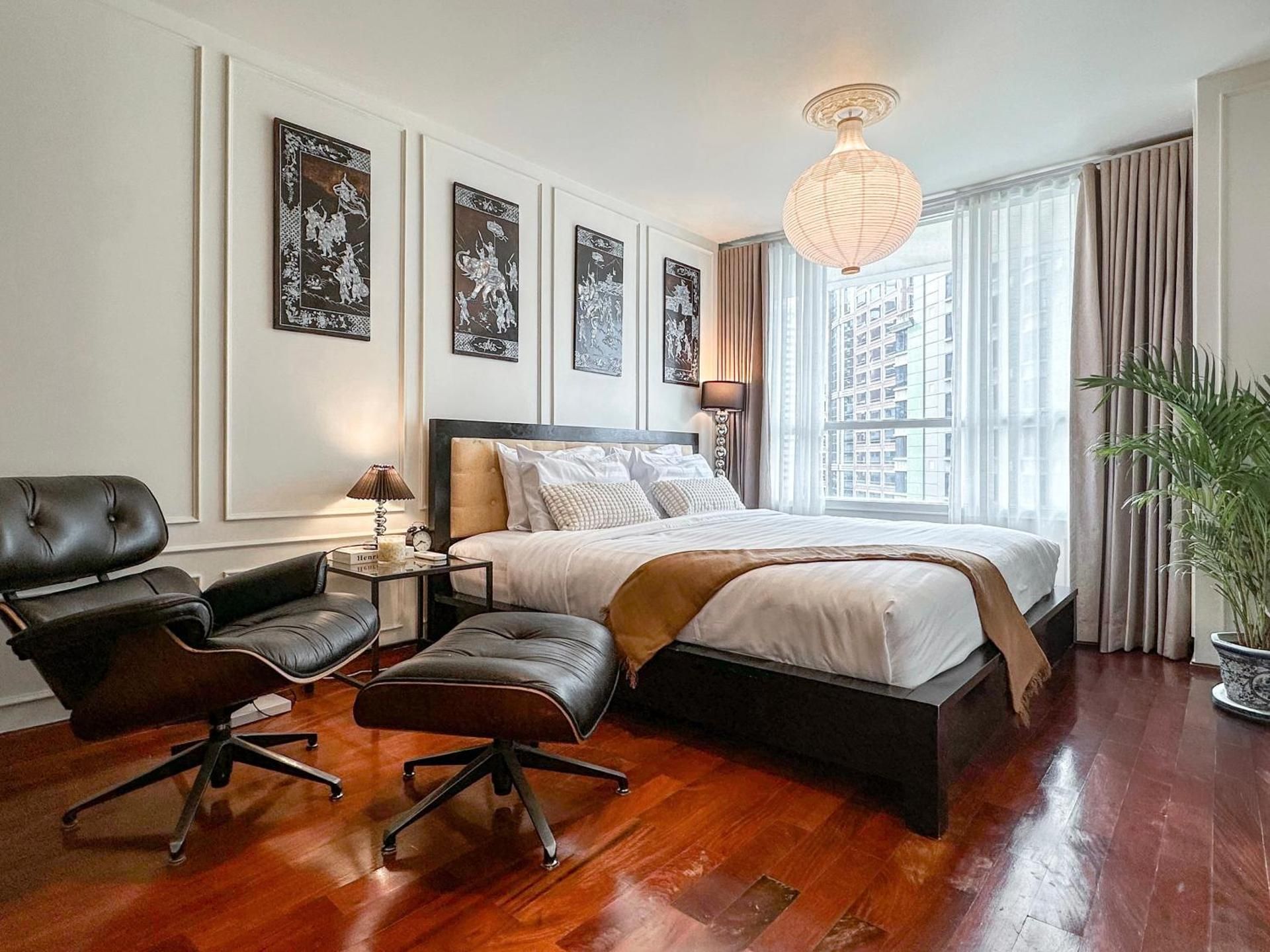 Deluxe One-Bedroom Apartment