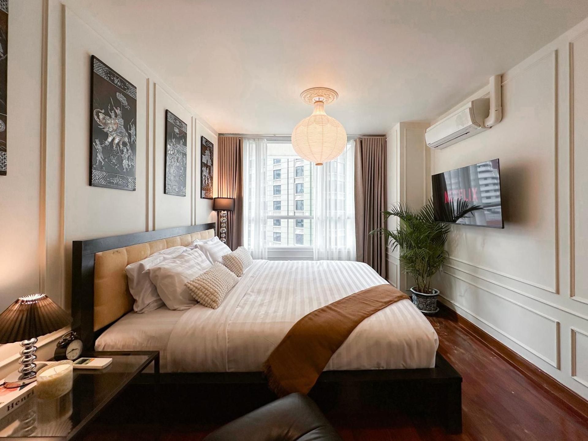 Deluxe One-Bedroom Apartment