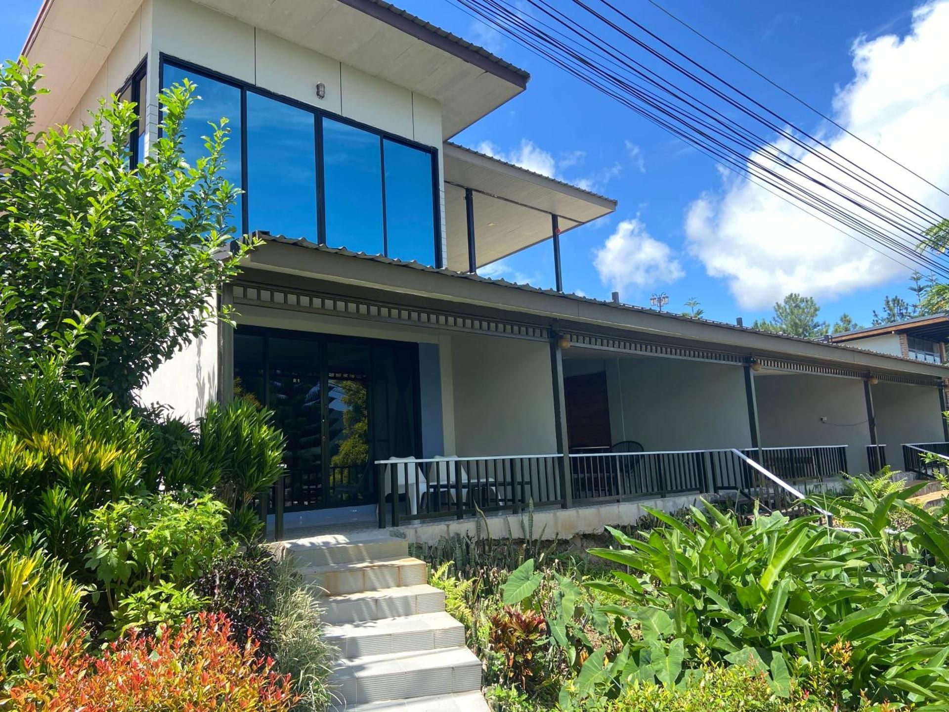 Standard Twin Room with Mountain View