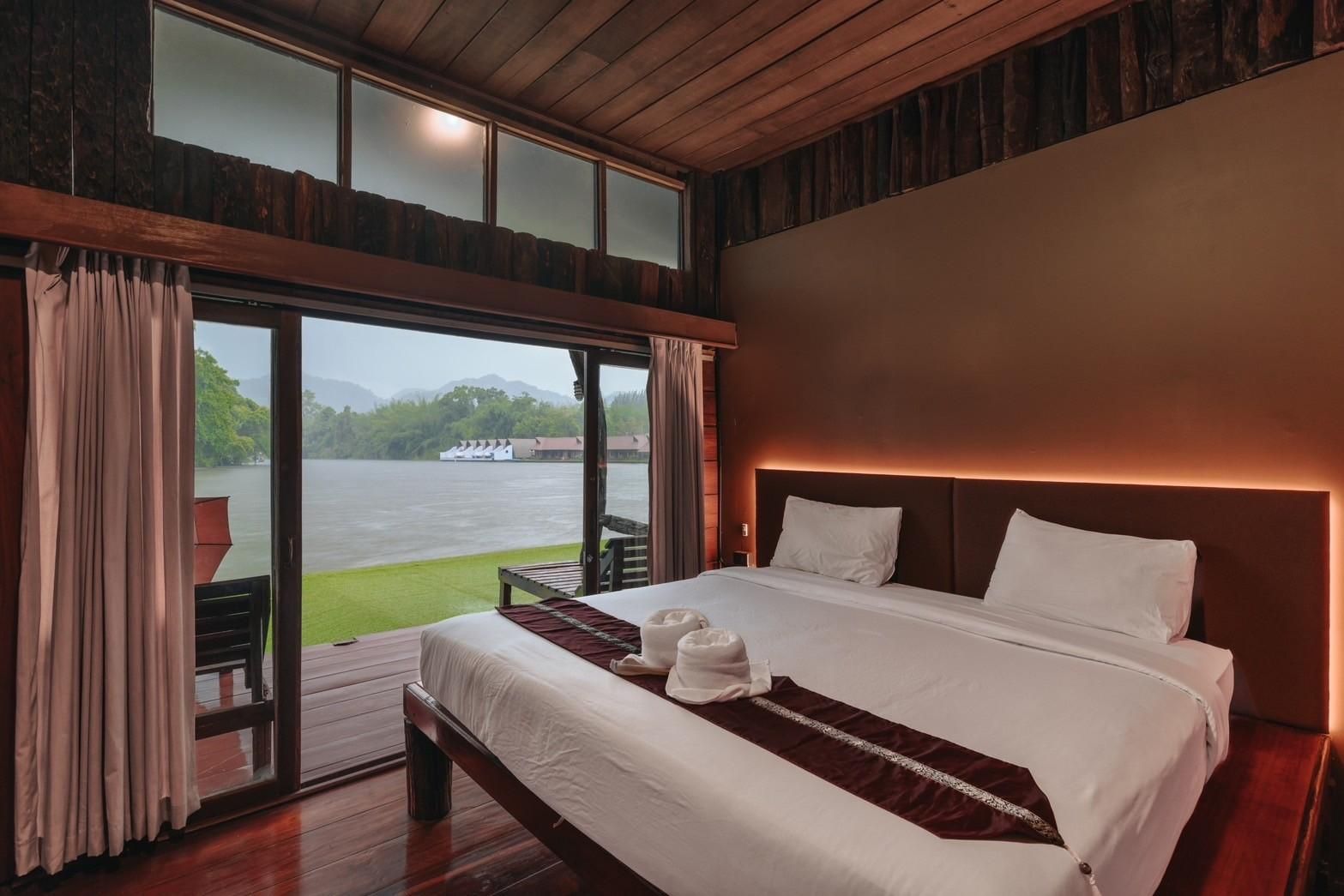 Deluxe - 1 King Bed