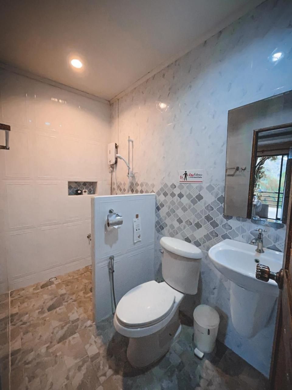 Deluxe King room mountain and river view