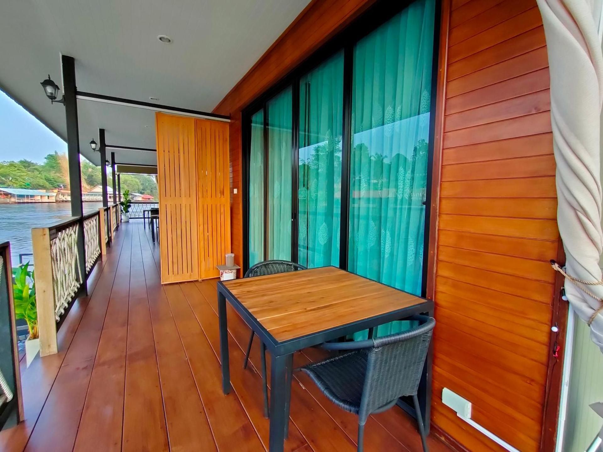 Deluxe Raft room with mountain and river view