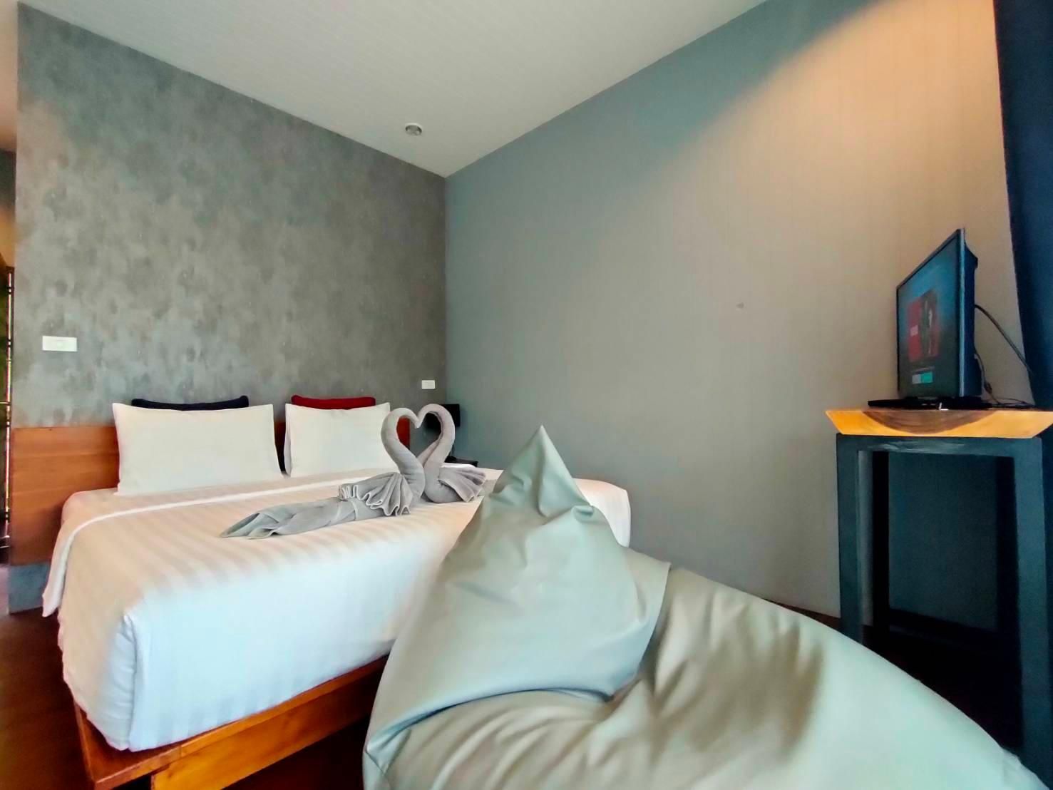 Deluxe Raft room with mountain and river view