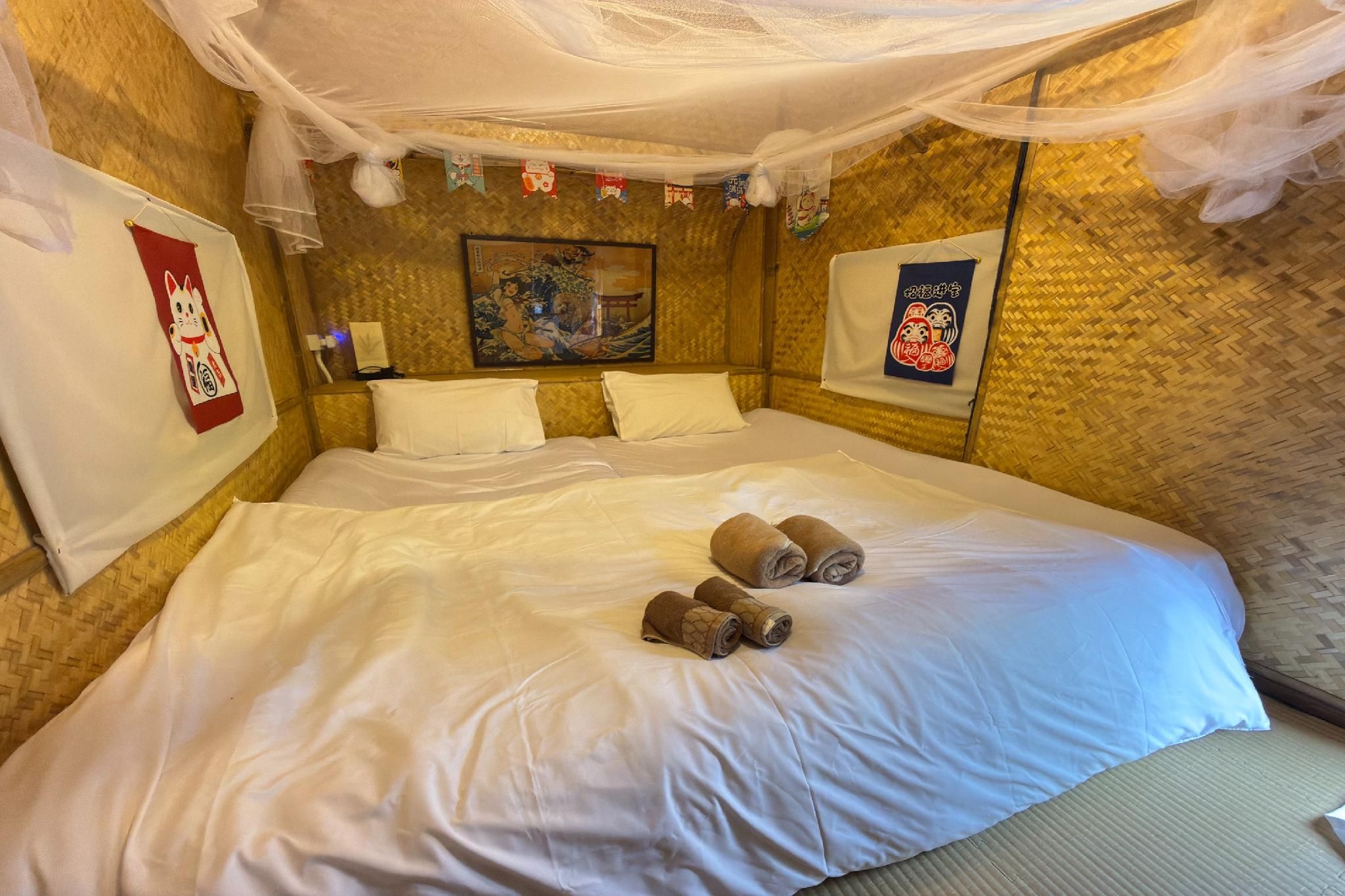 Hut Room 1
