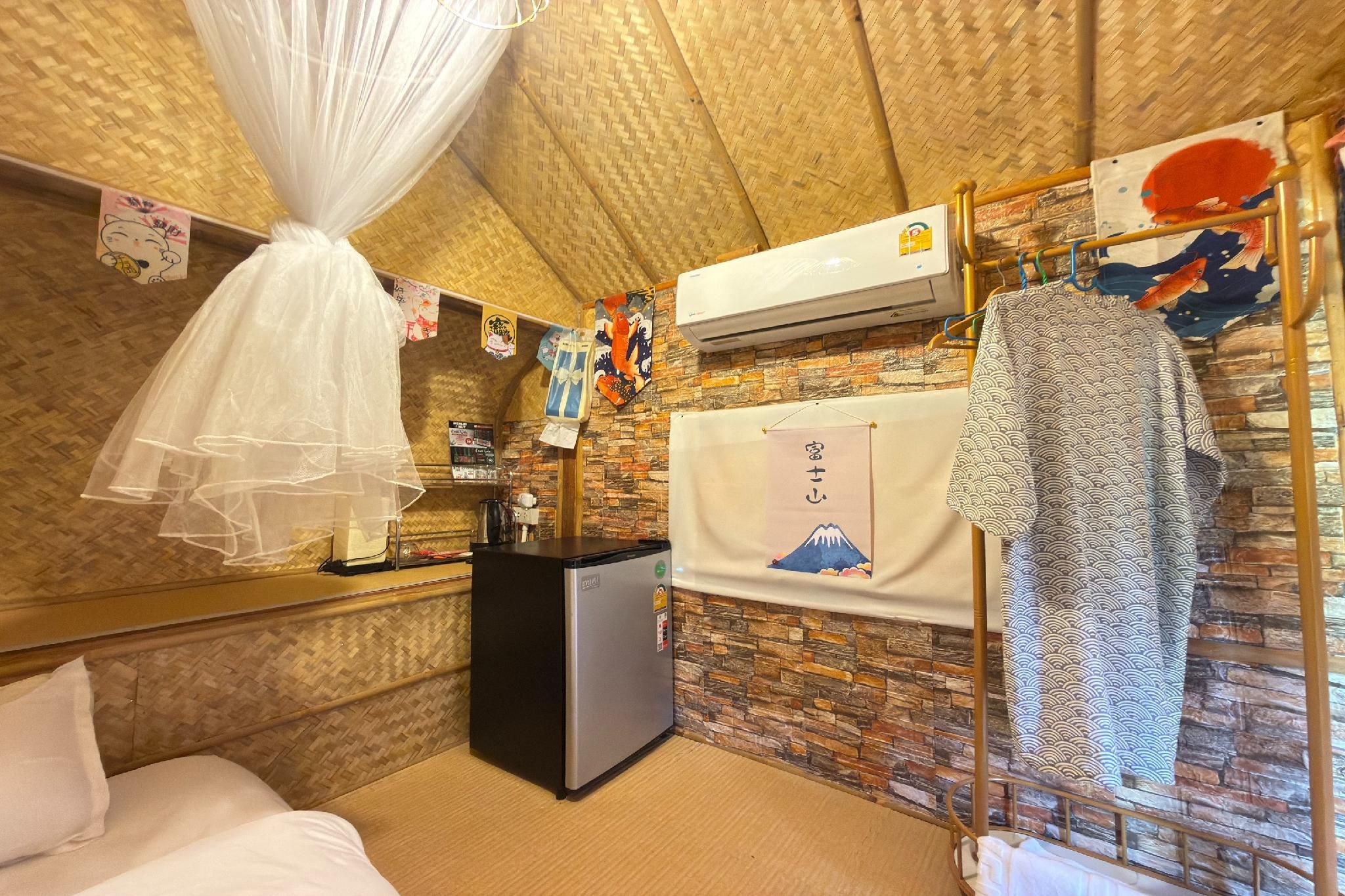 Hut Room 2