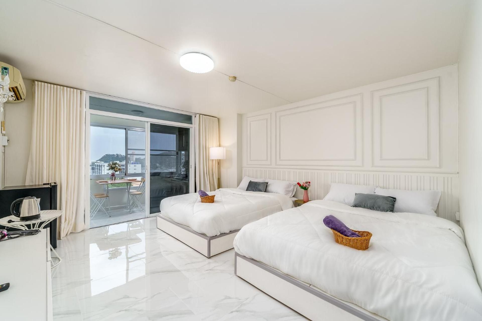 Sea view Bang Saen on Bang Saen Royal Beach