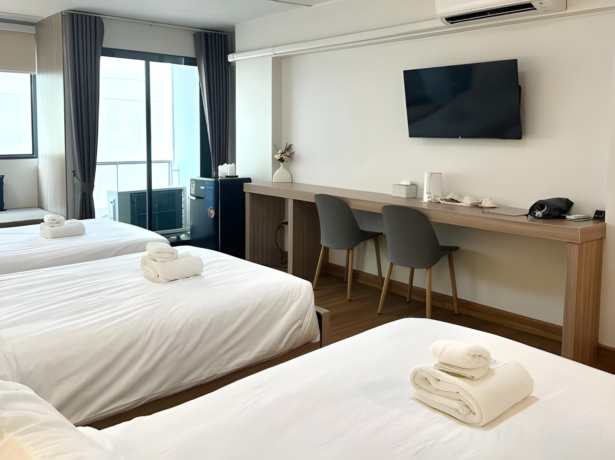 Chorbnorn Hotel Deluxe Triple Room 2