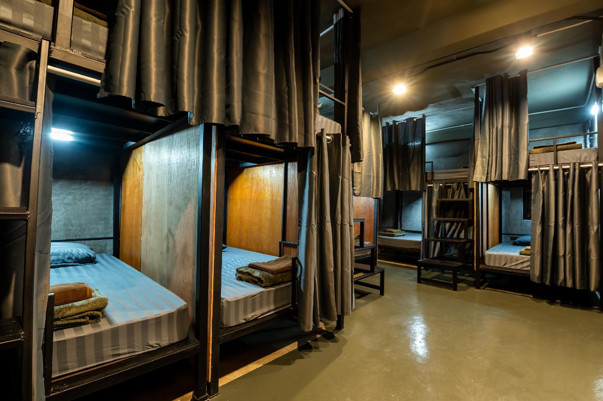 Bed in 10 Bed Mixed Dormitory Room with Shared Bathroom
