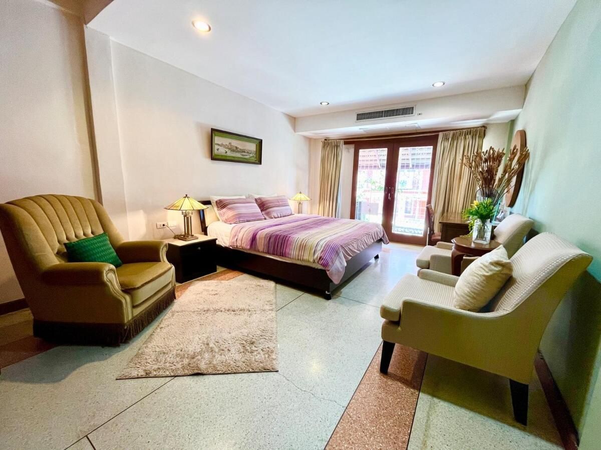 Seven-Bedroom House