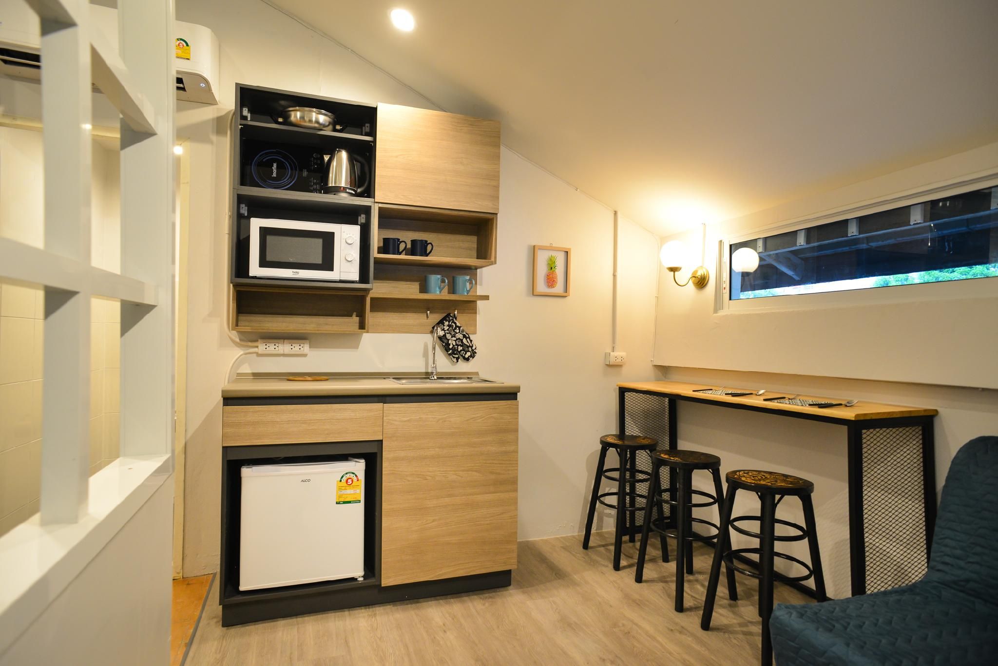 Sukhumvit Modern Style w/ Bathroom + Kitchen (R5)