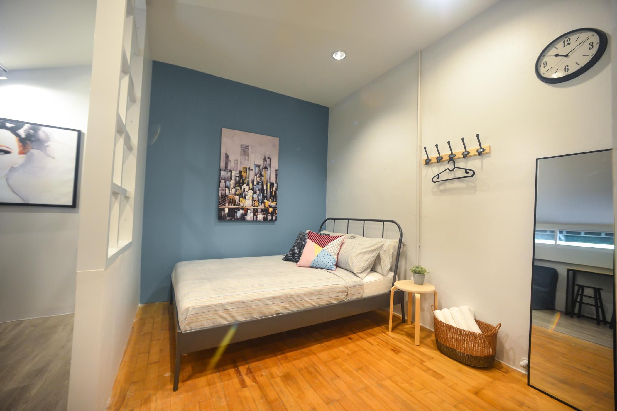 Sukhumvit Modern Style w/ Bathroom + Kitchen (R5)