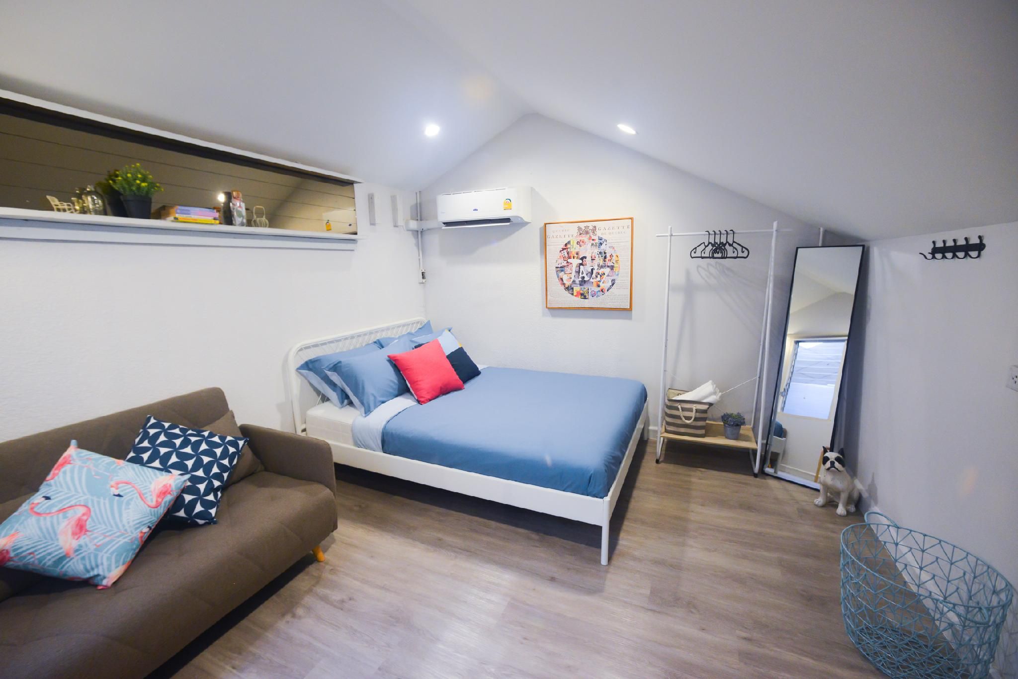 Sukhumvit Unique Living w/ Bathroom + Kitchen (R6)