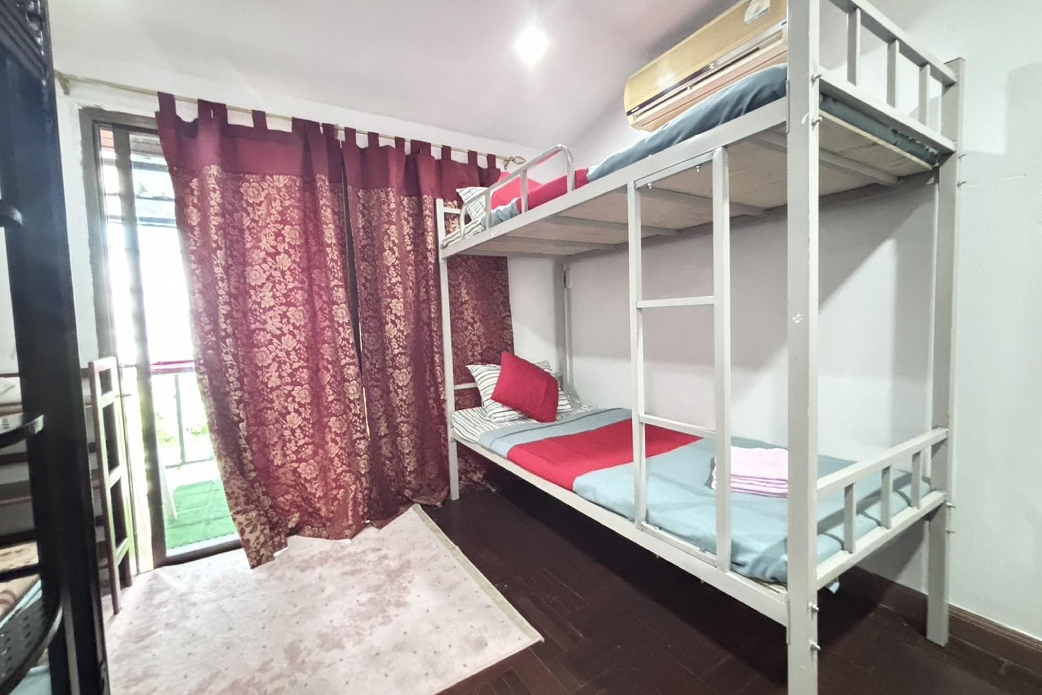 Mixed Dormitory Room