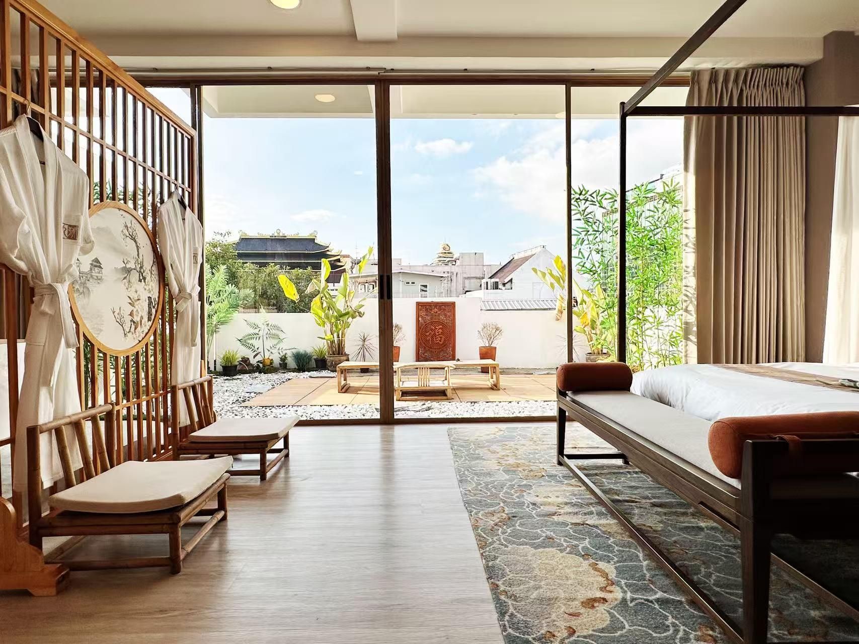 Royal Suite Room with Jacuzzi and Ganga View