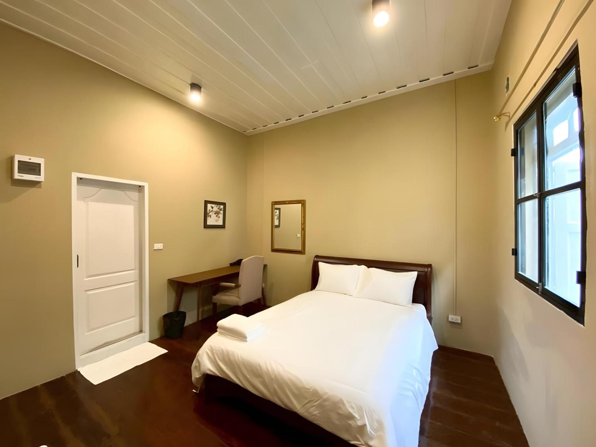 Deluxe Queen Studio 