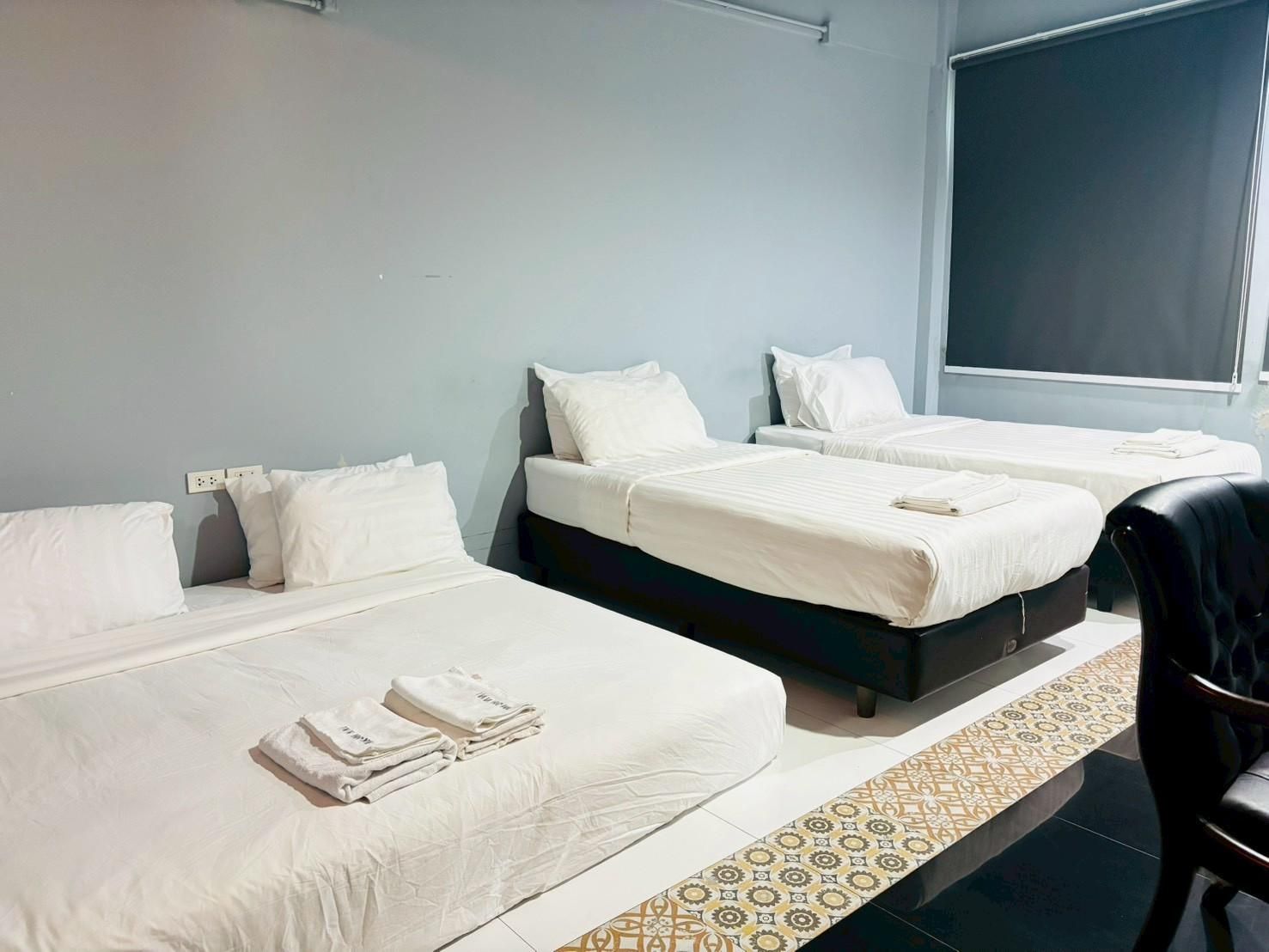 Twin Bedroom with Private Bathroom