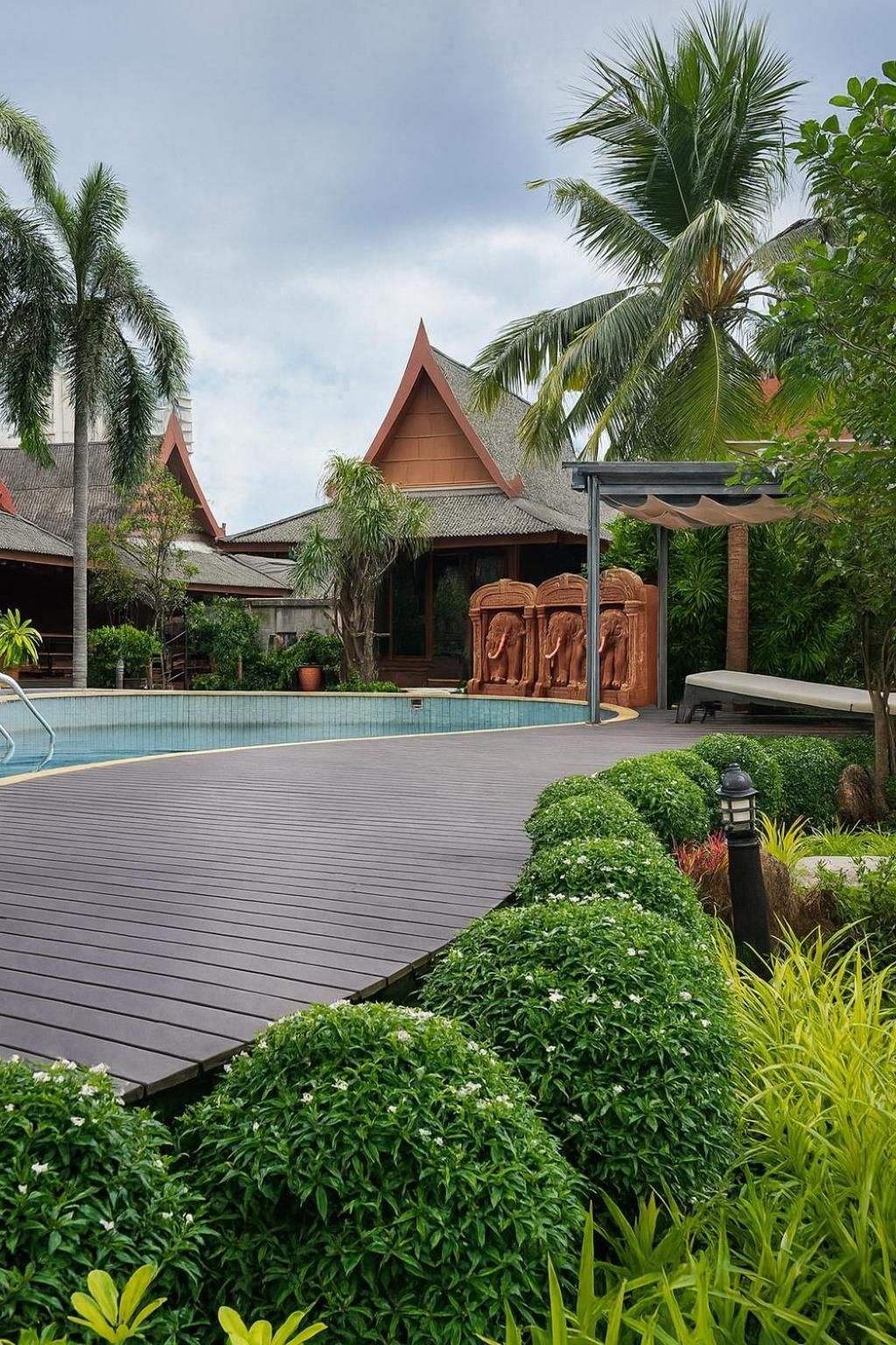 Suite with Pool View
