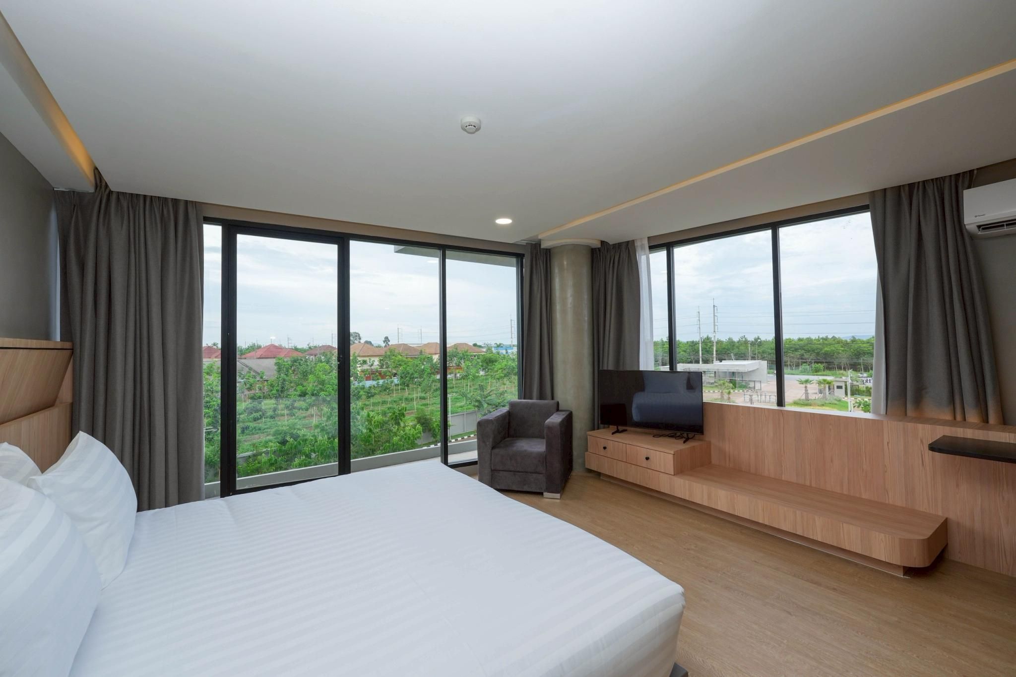 Deluxe King Room - Breakfast Included