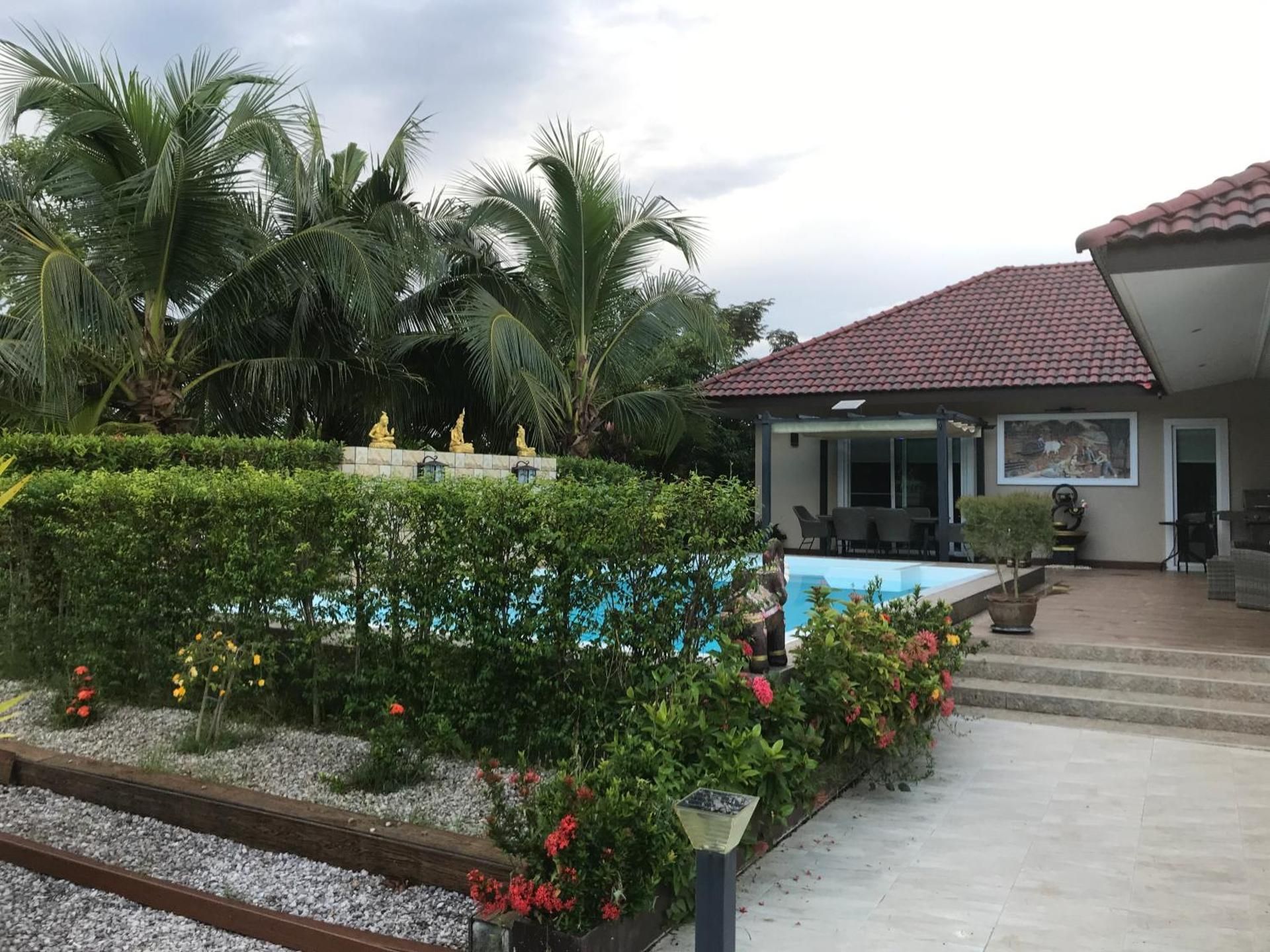 Bungalow with Patio