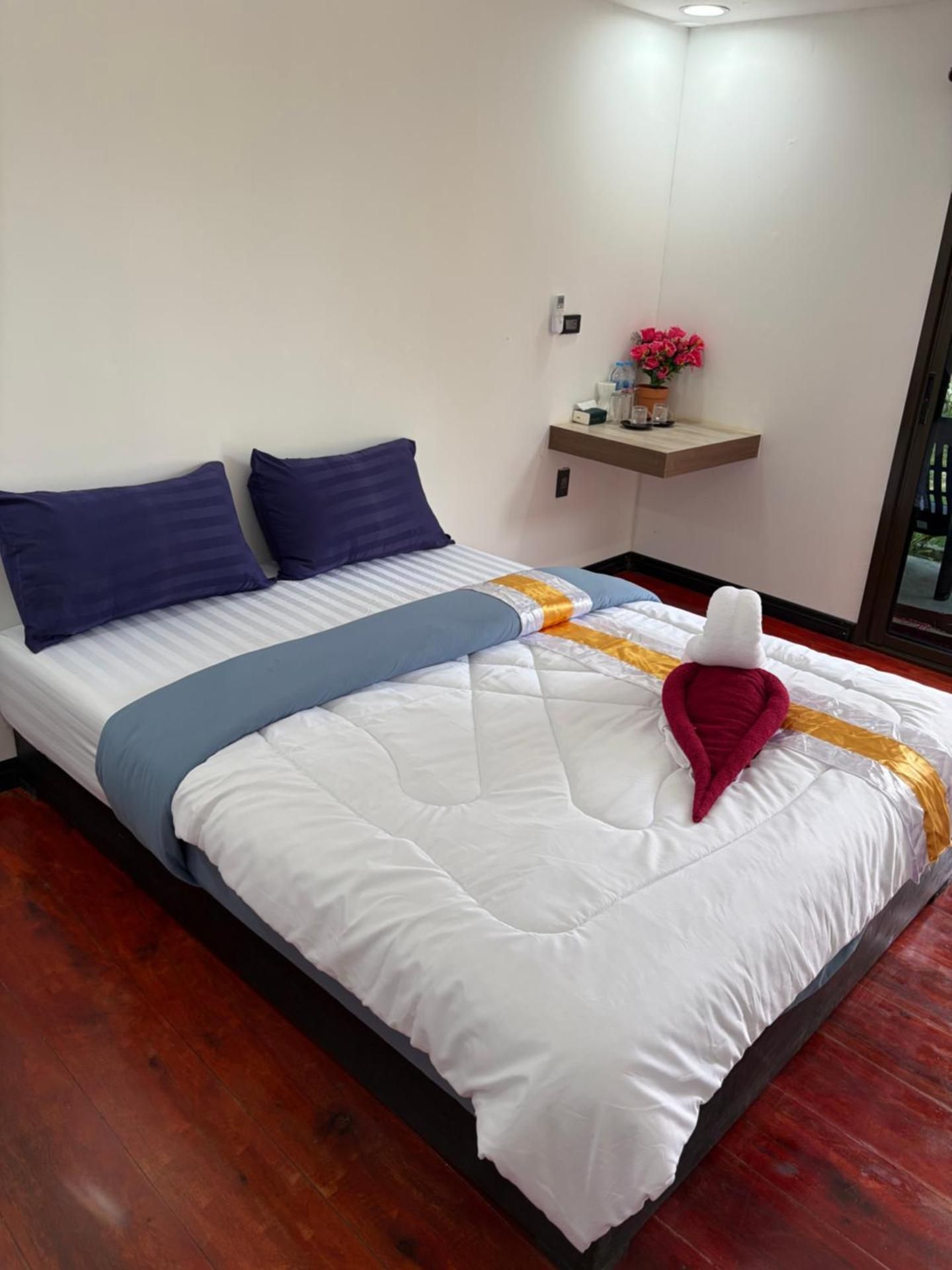 Queen Room with Garden View