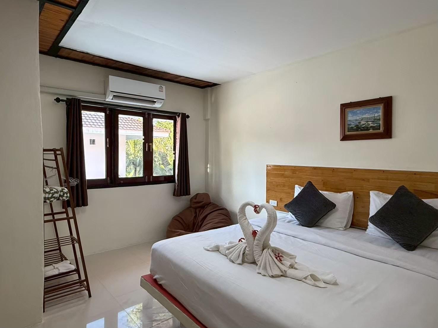 Standard B - 2 Beds, 1 Extra