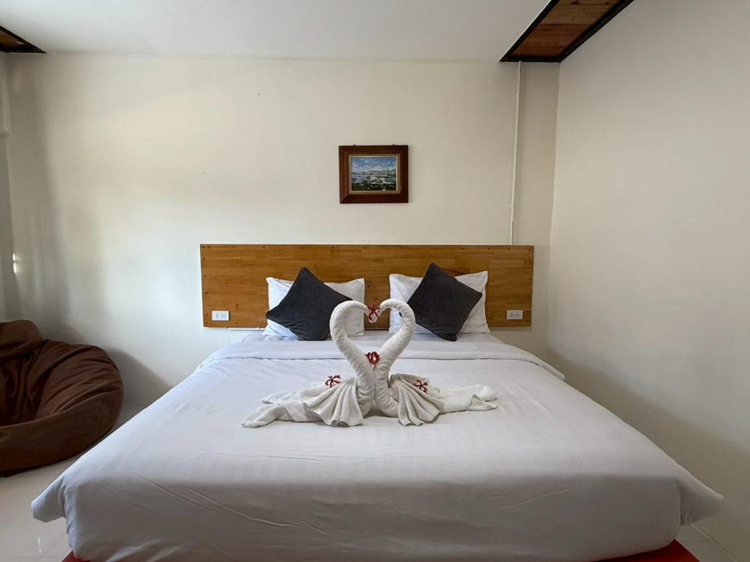 Standard B - 2 Beds, 1 Extra