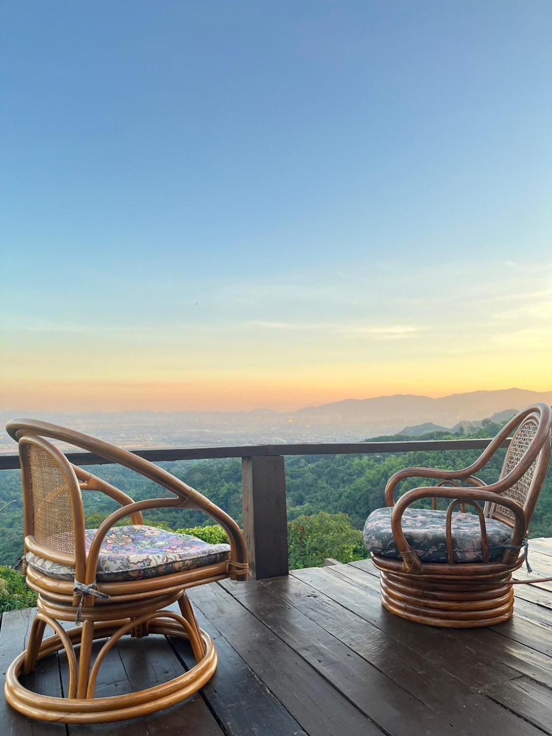 Suite with Mountain View