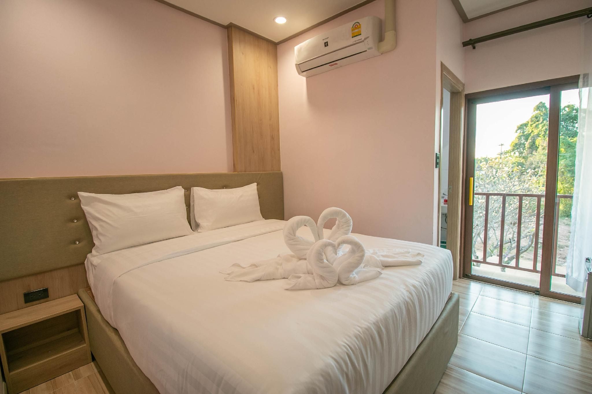 Standard Queen room - อำพัน Amber