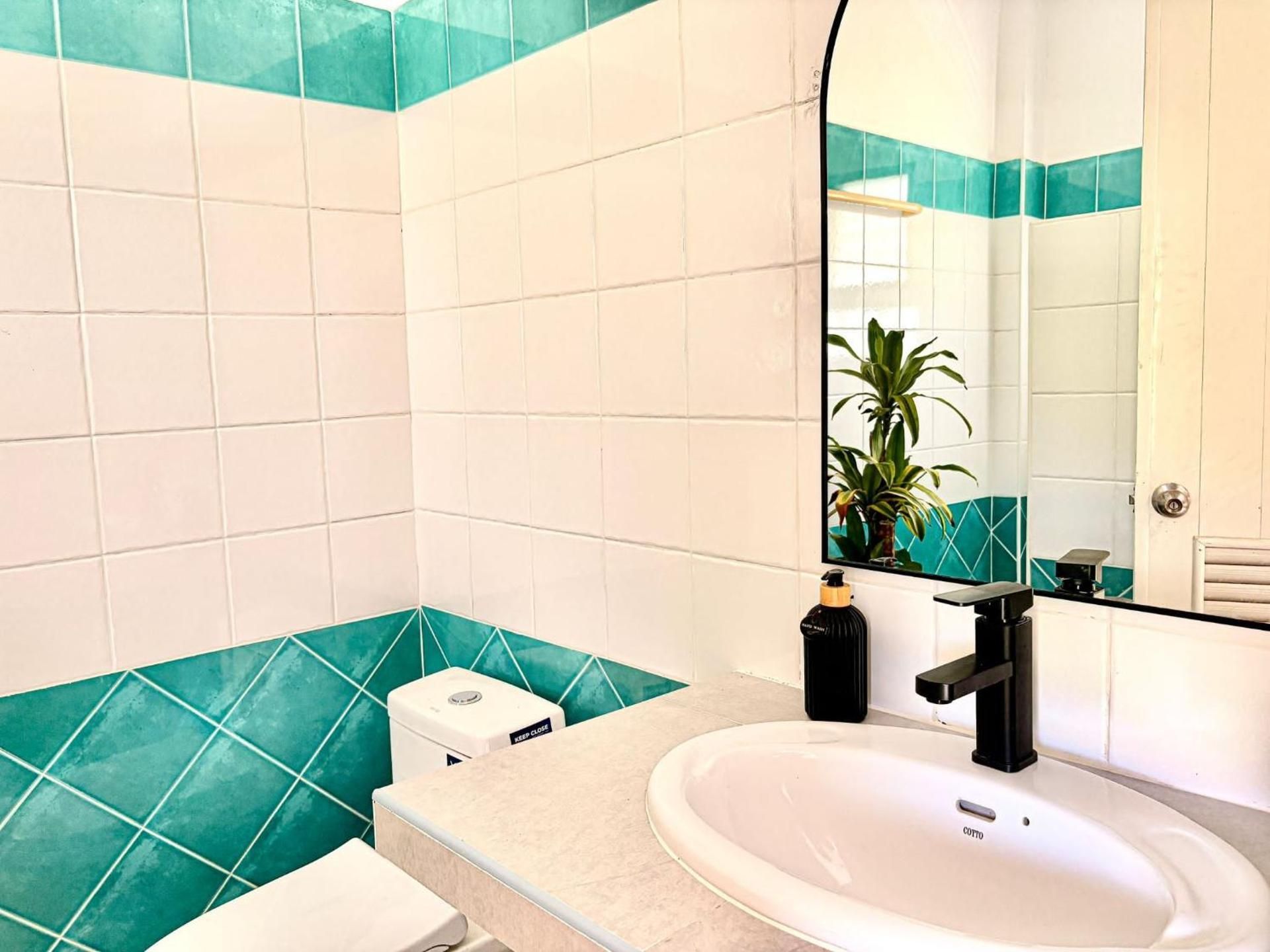 Lavoe Boutique Hotel Suite with Sea View 3