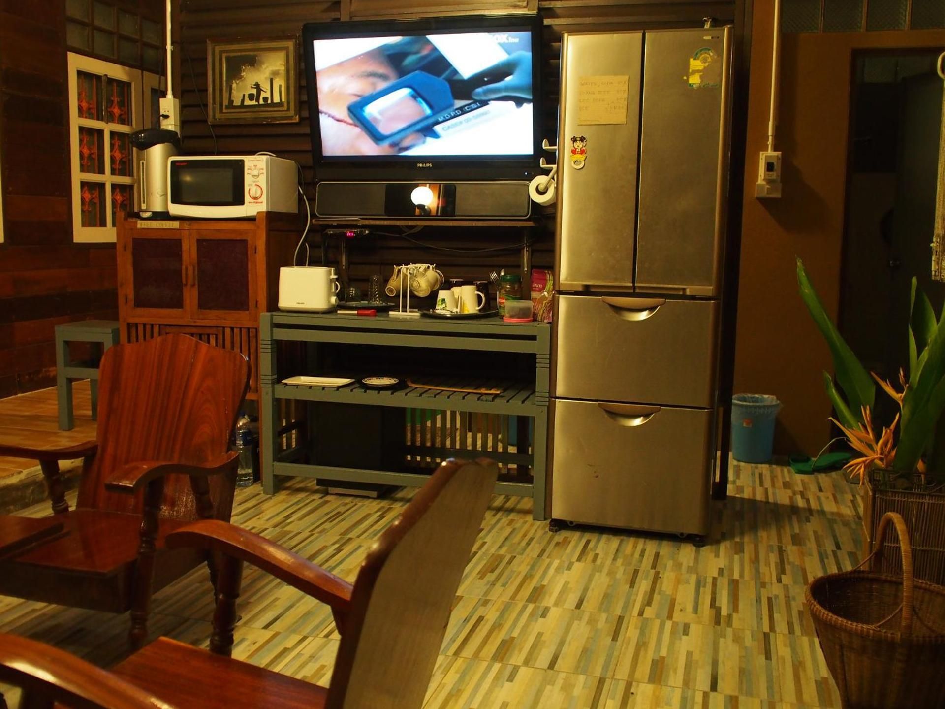 Queen Room with Shared Bathroom