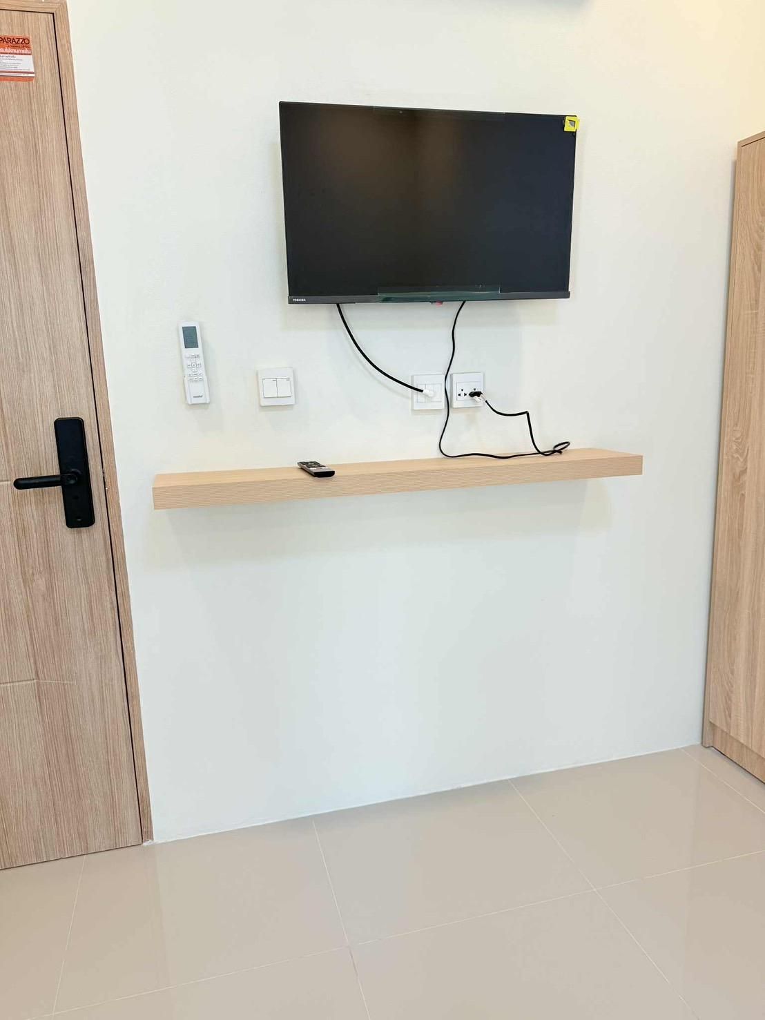 shared lounge/tv area