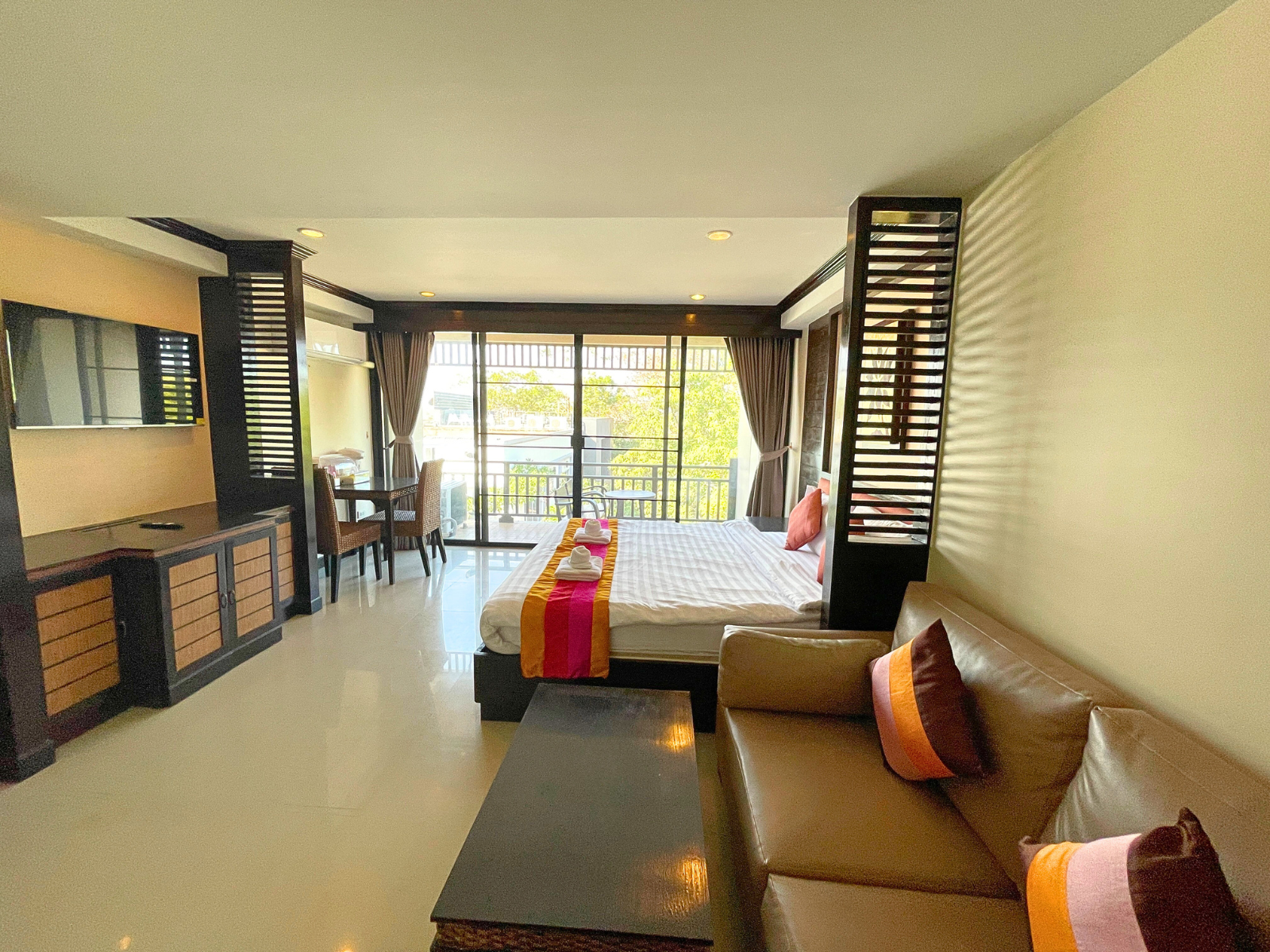 shared lounge/tv area