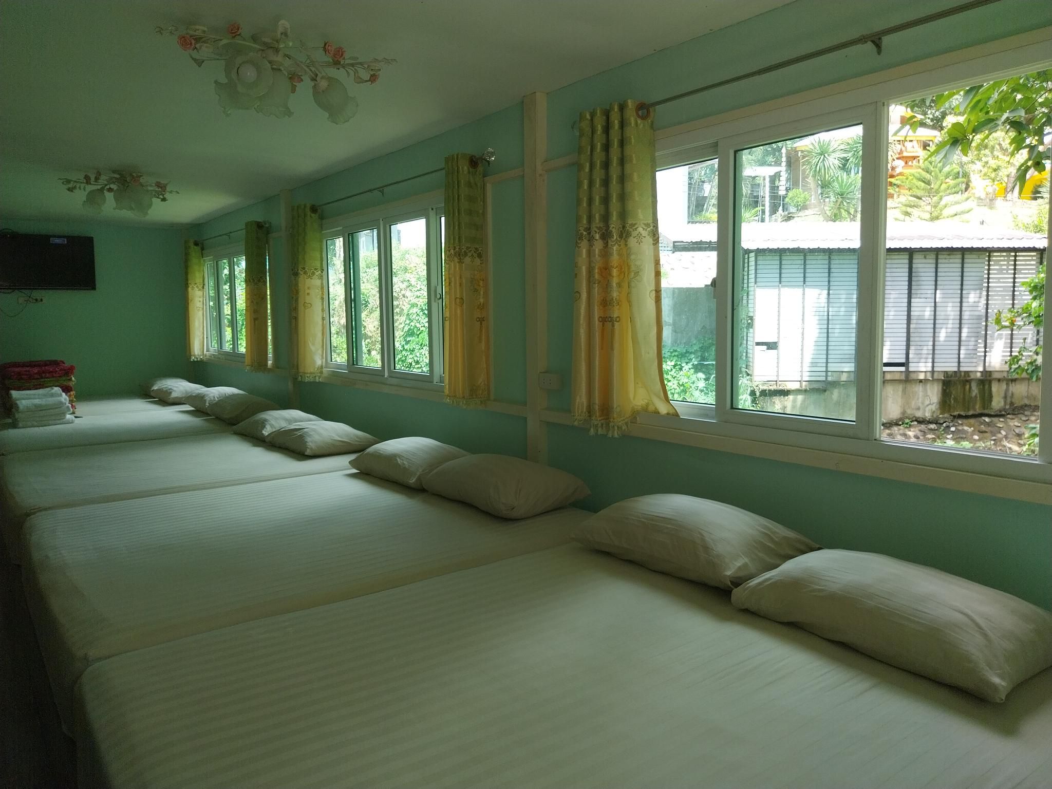 Bamboo River House Kaengkrachan  Family Room for 14 People 2