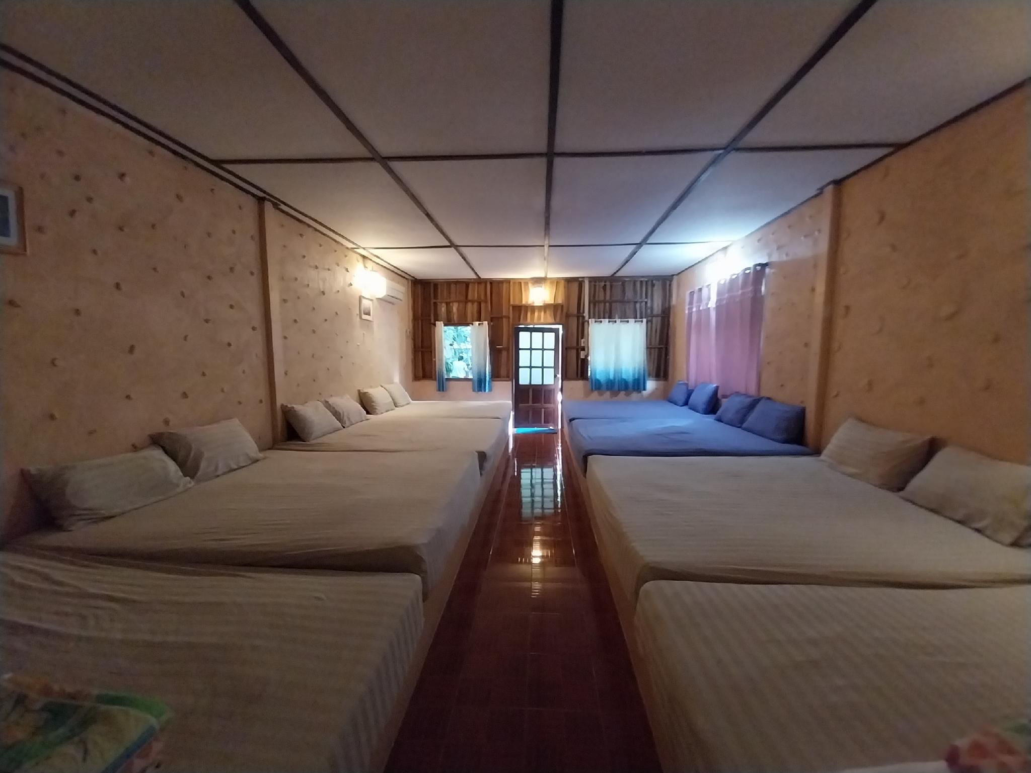 Family Room for 10 People