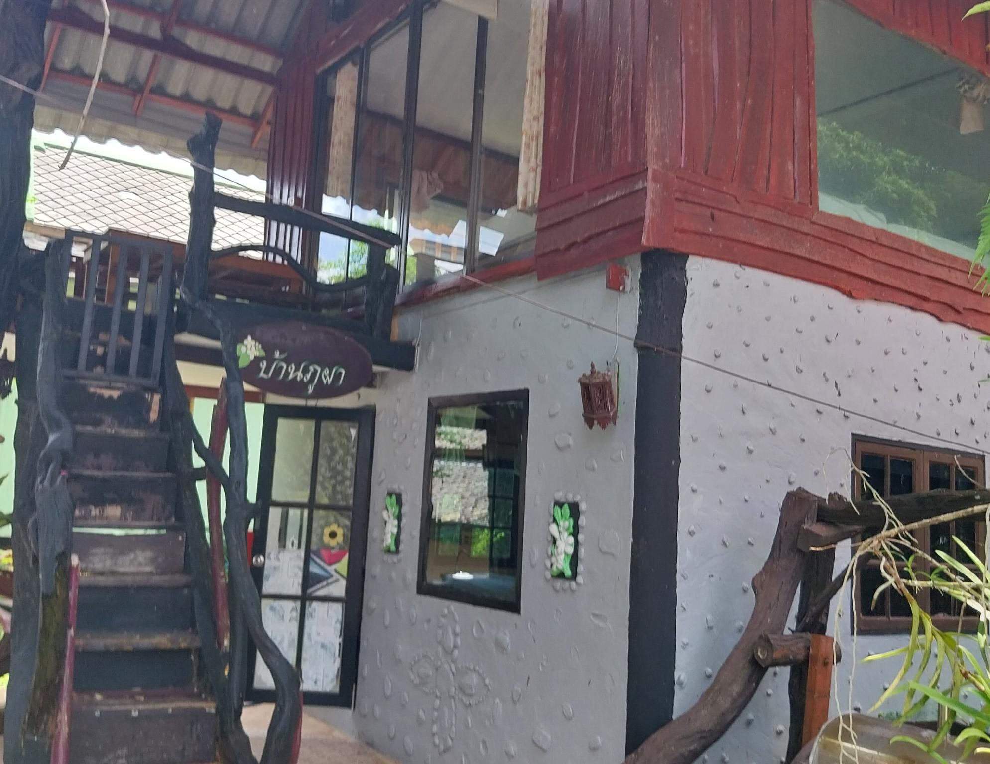 Group Studio 25 - Non-Smoking