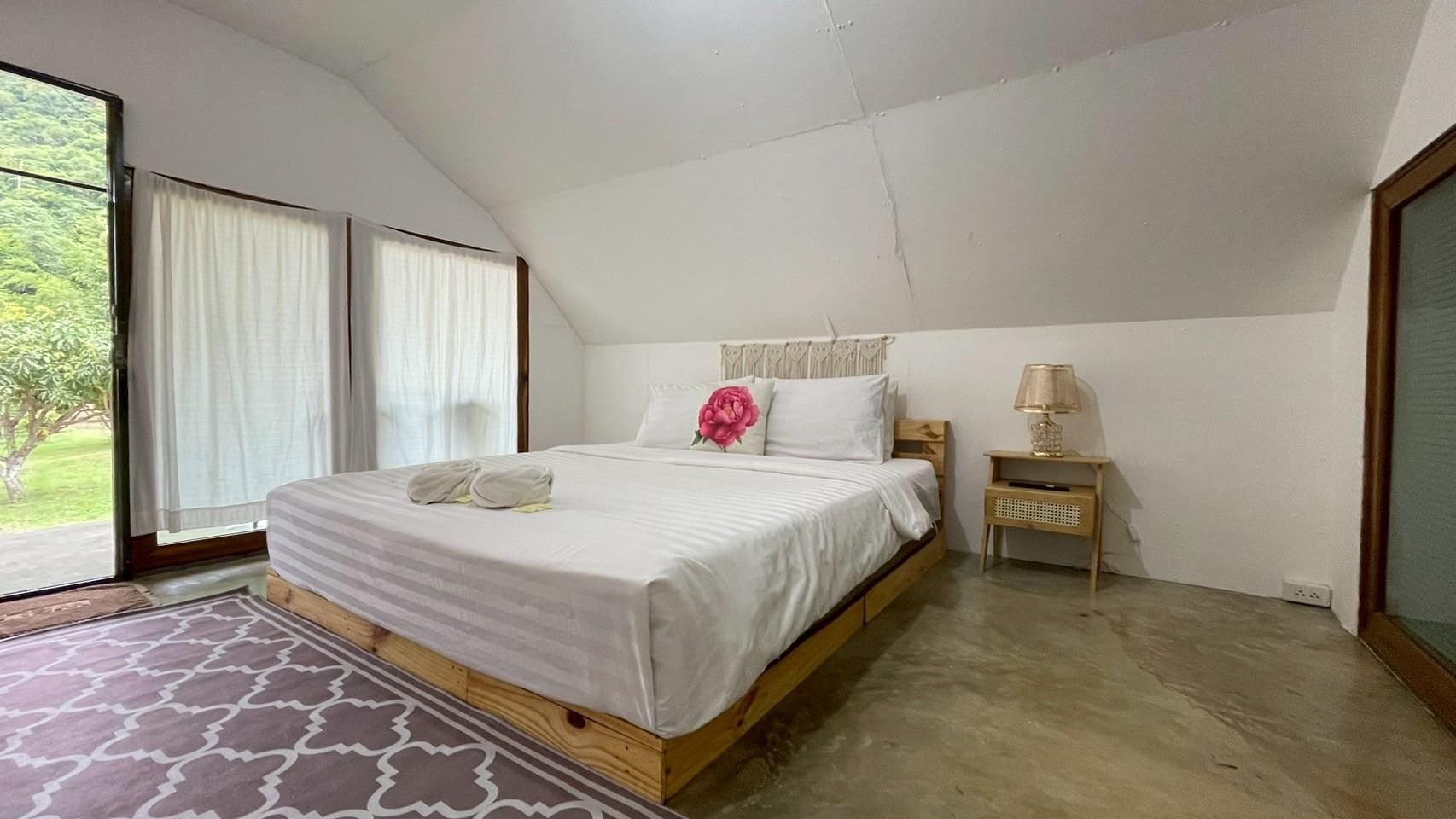 Deluxe King Room - Garden View