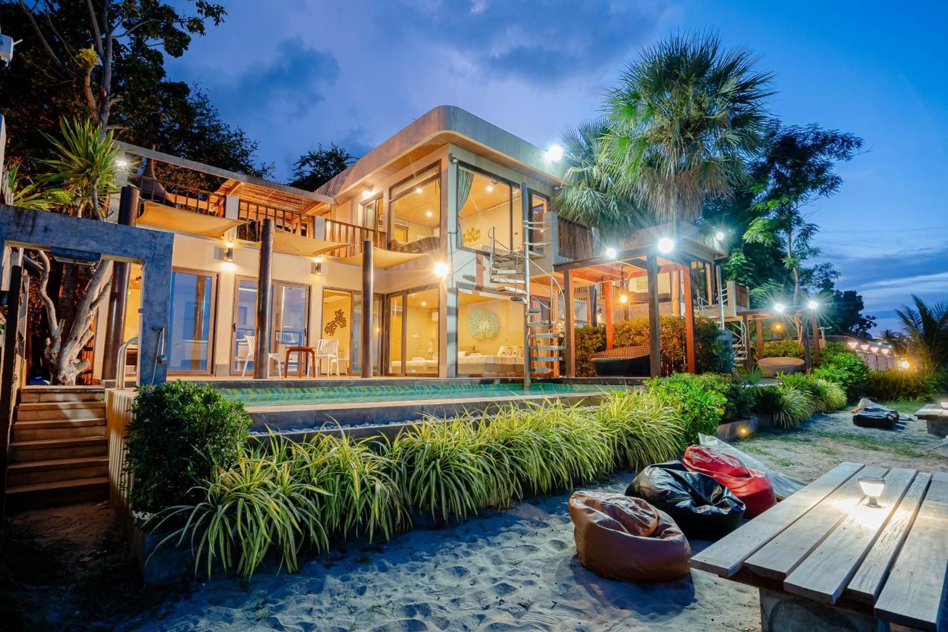 Villa - Beach Front