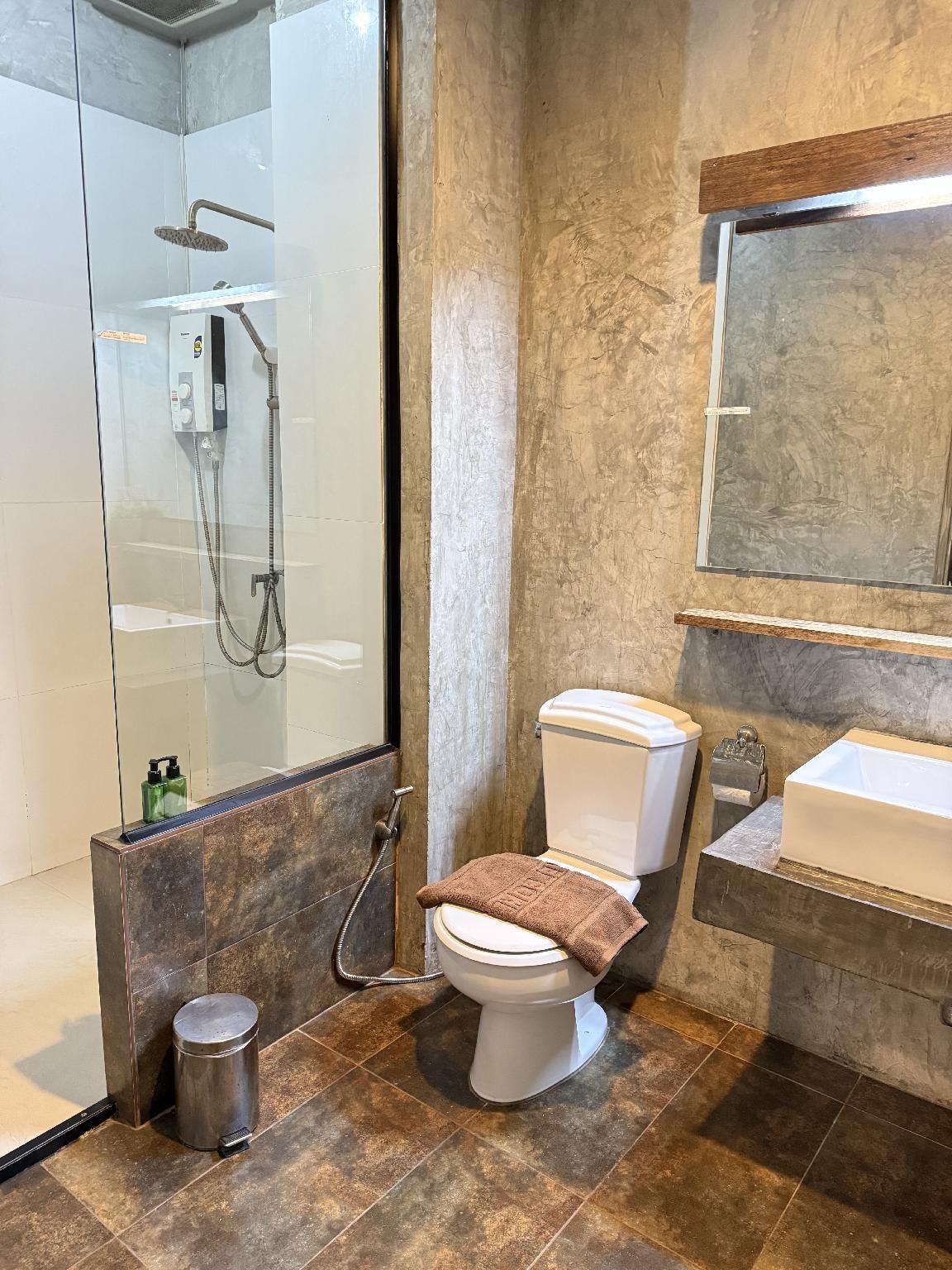 Premier King - Parking Fee Included